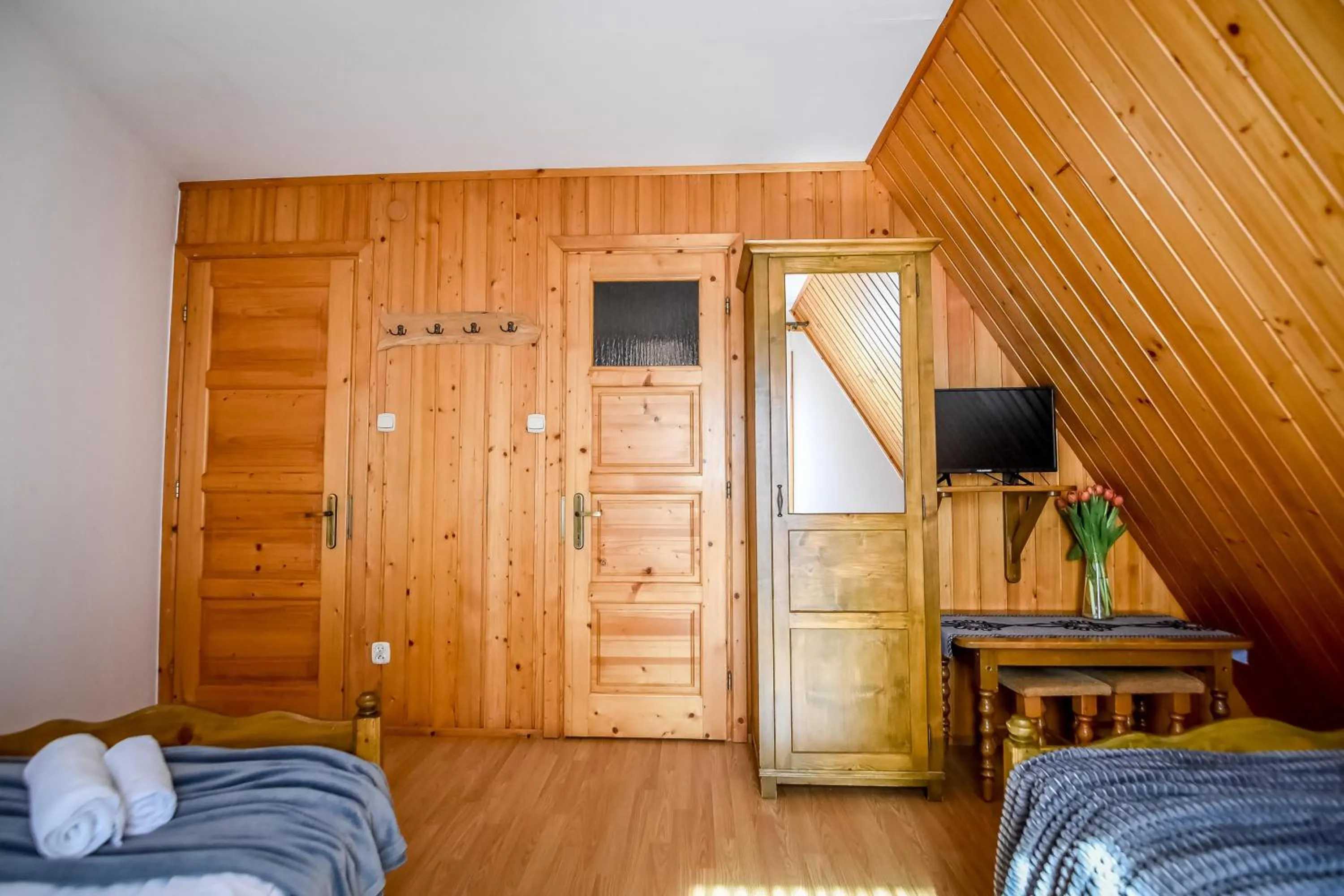 Photo of the whole room, Bed in U Króla