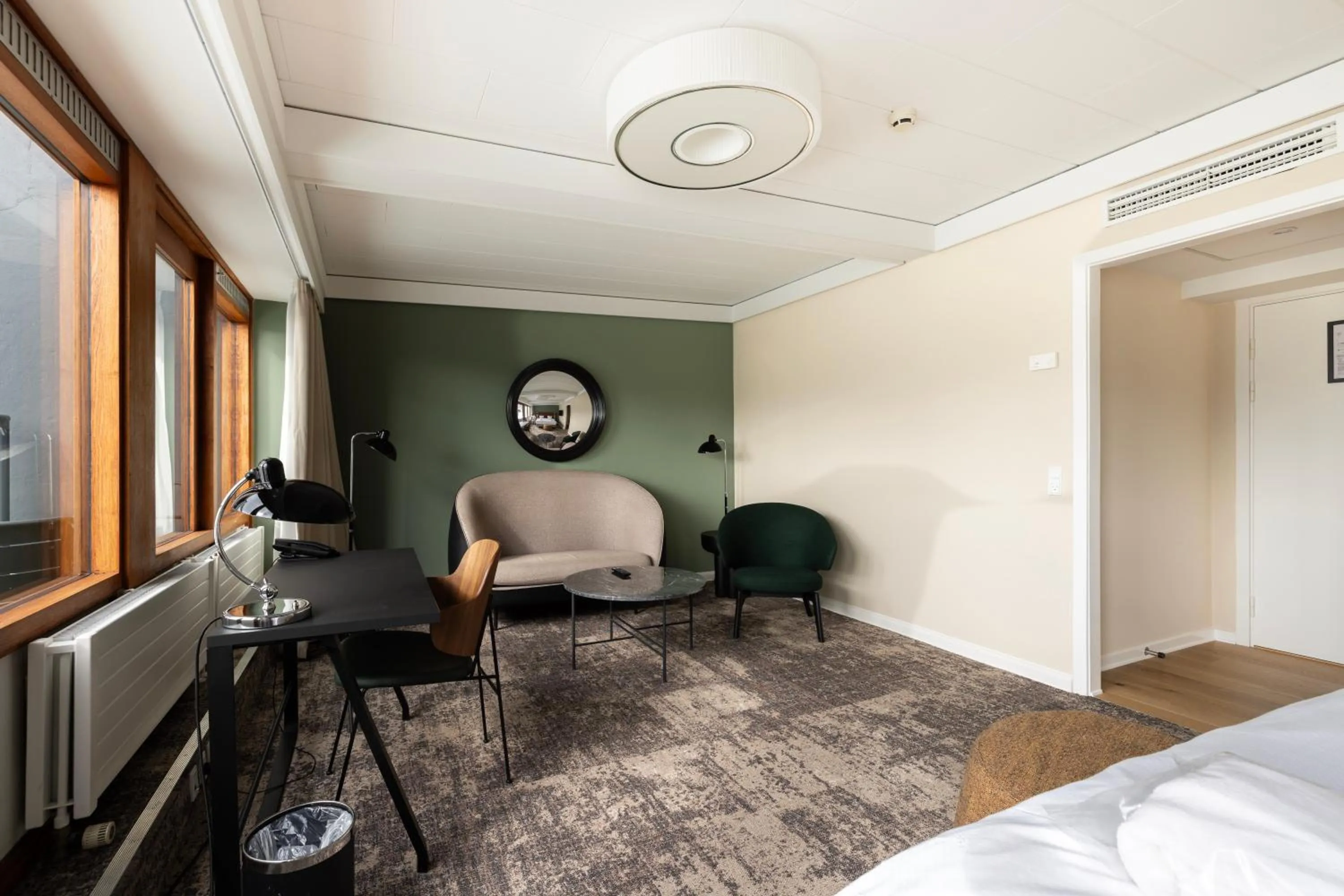 Seating area, Bed in Imperial Hotel