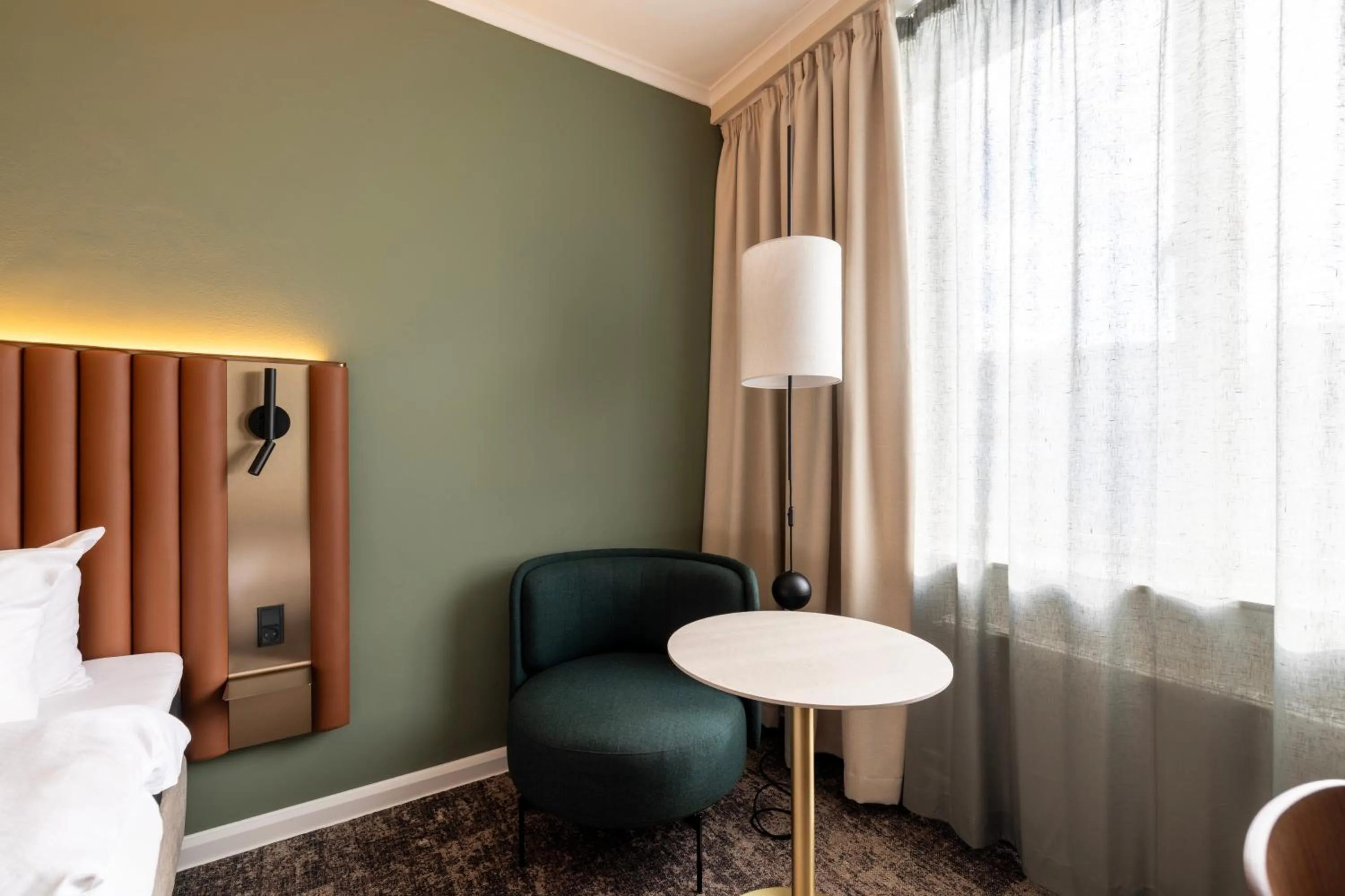 Seating area, Bed in Imperial Hotel