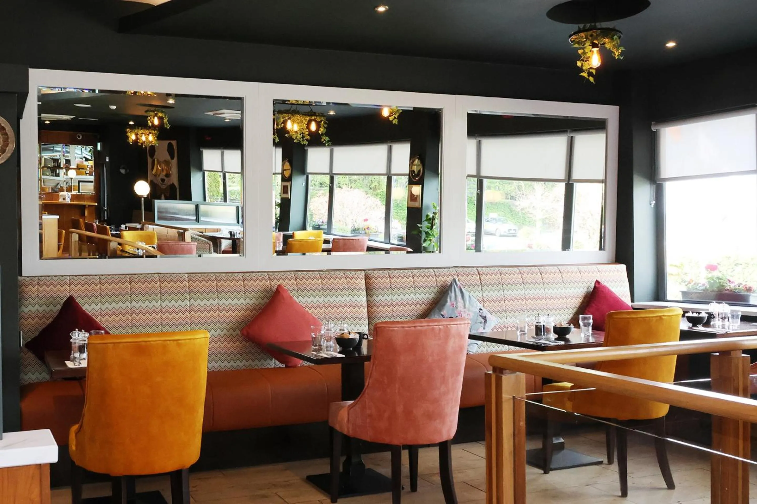 Restaurant/places to eat in Great National South Court Hotel