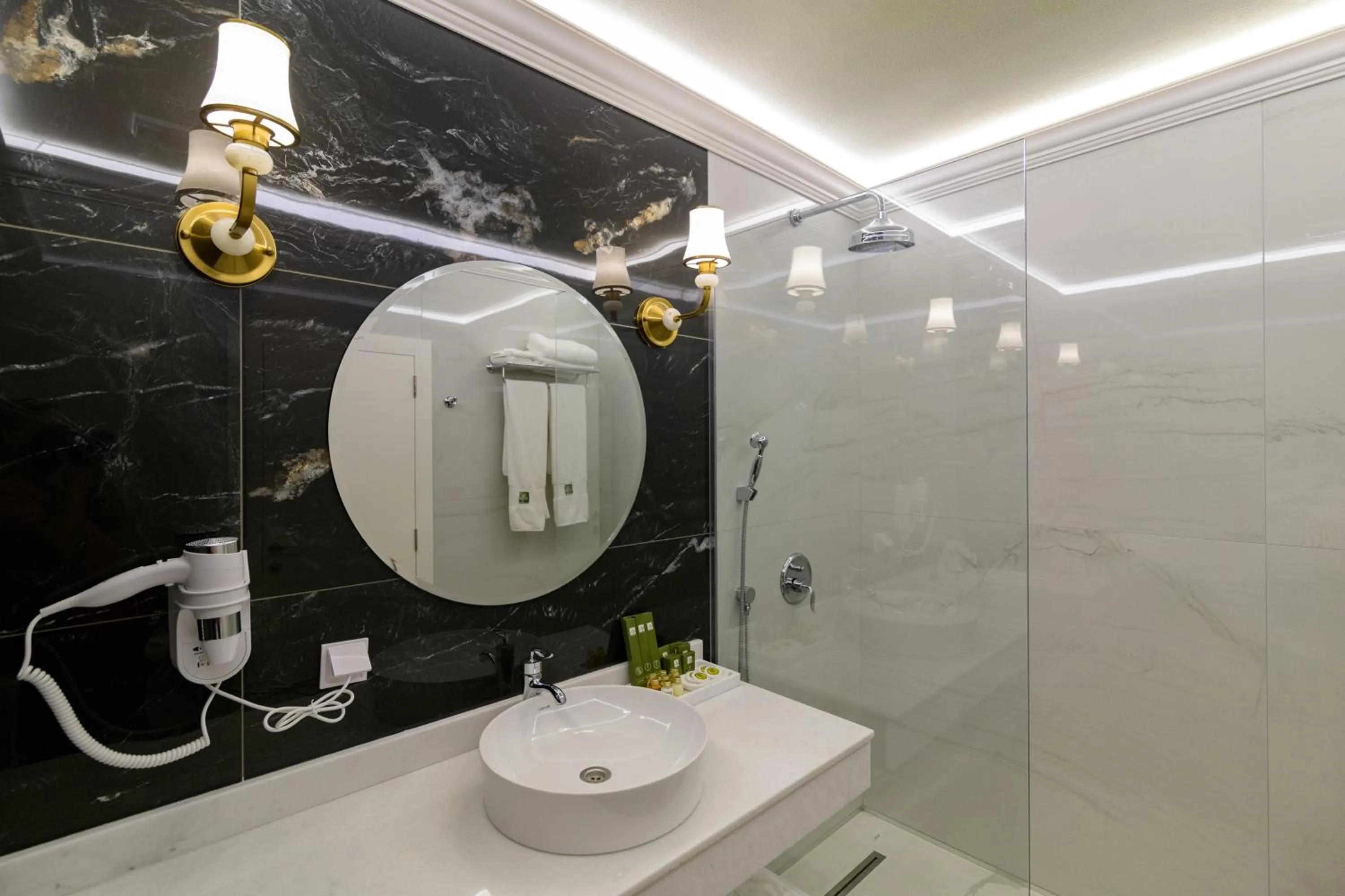 Shower in ECO Therma Village - Mineral Pool & SPA & All Inclusive