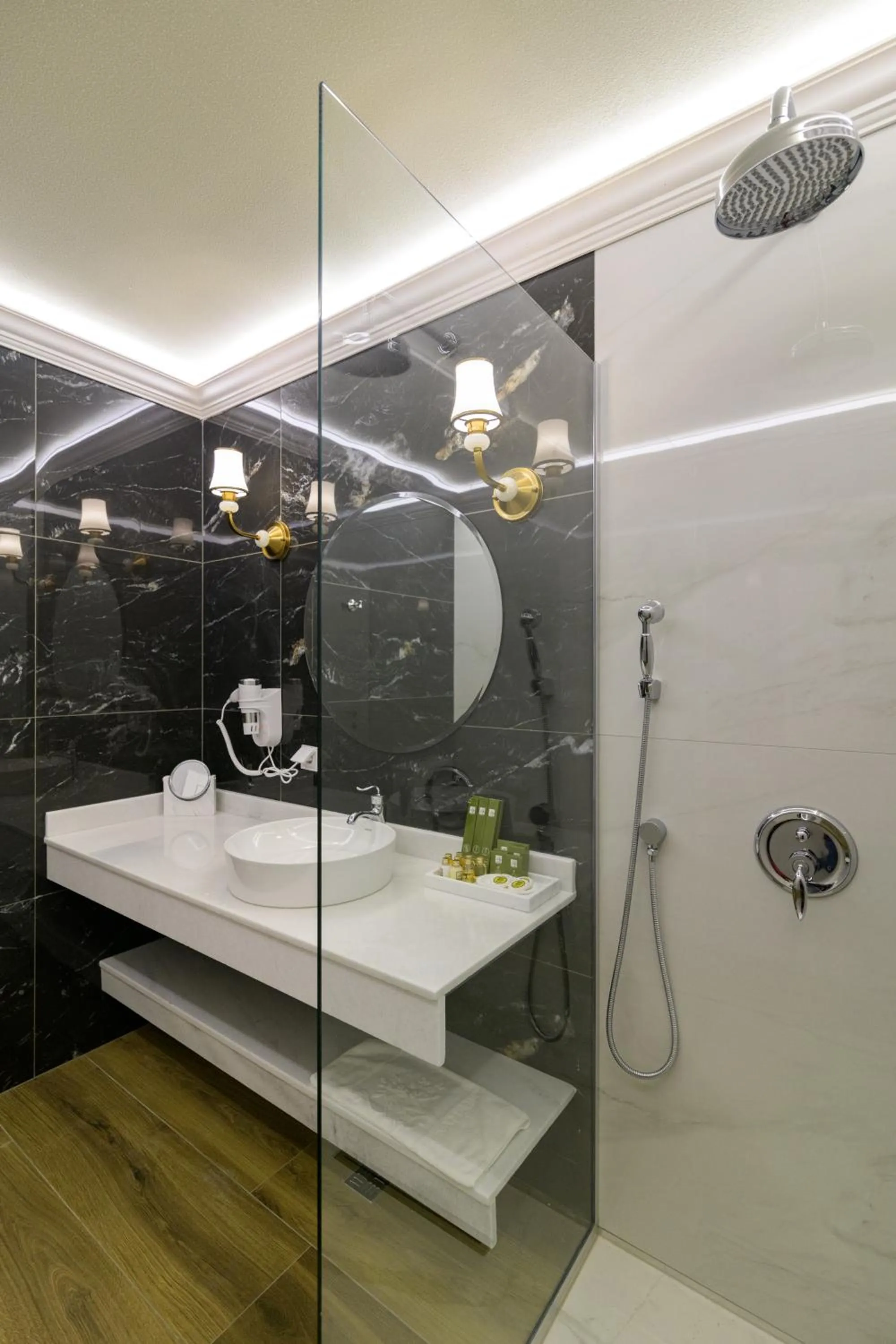 Shower in ECO Therma Village - Mineral Pool & SPA & All Inclusive