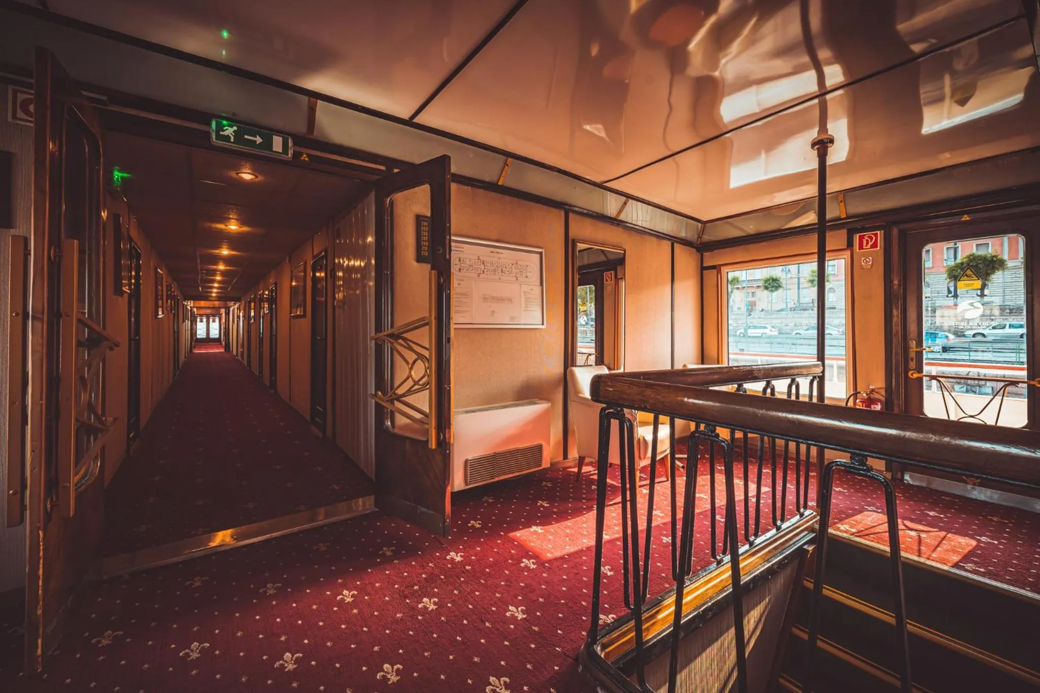 Property building in Grand Jules - Boat Hotel