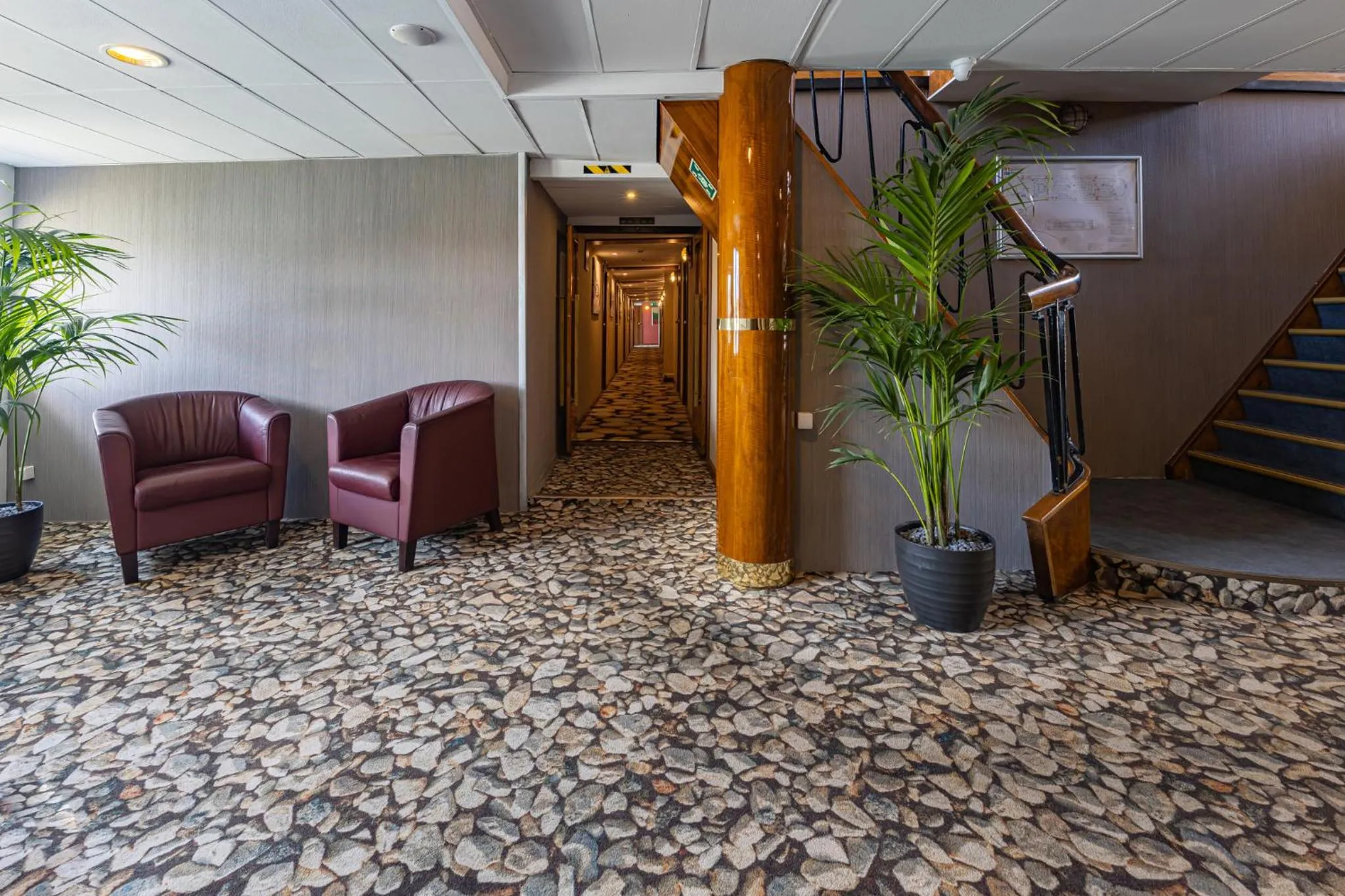 Property building in Grand Jules - Boat Hotel