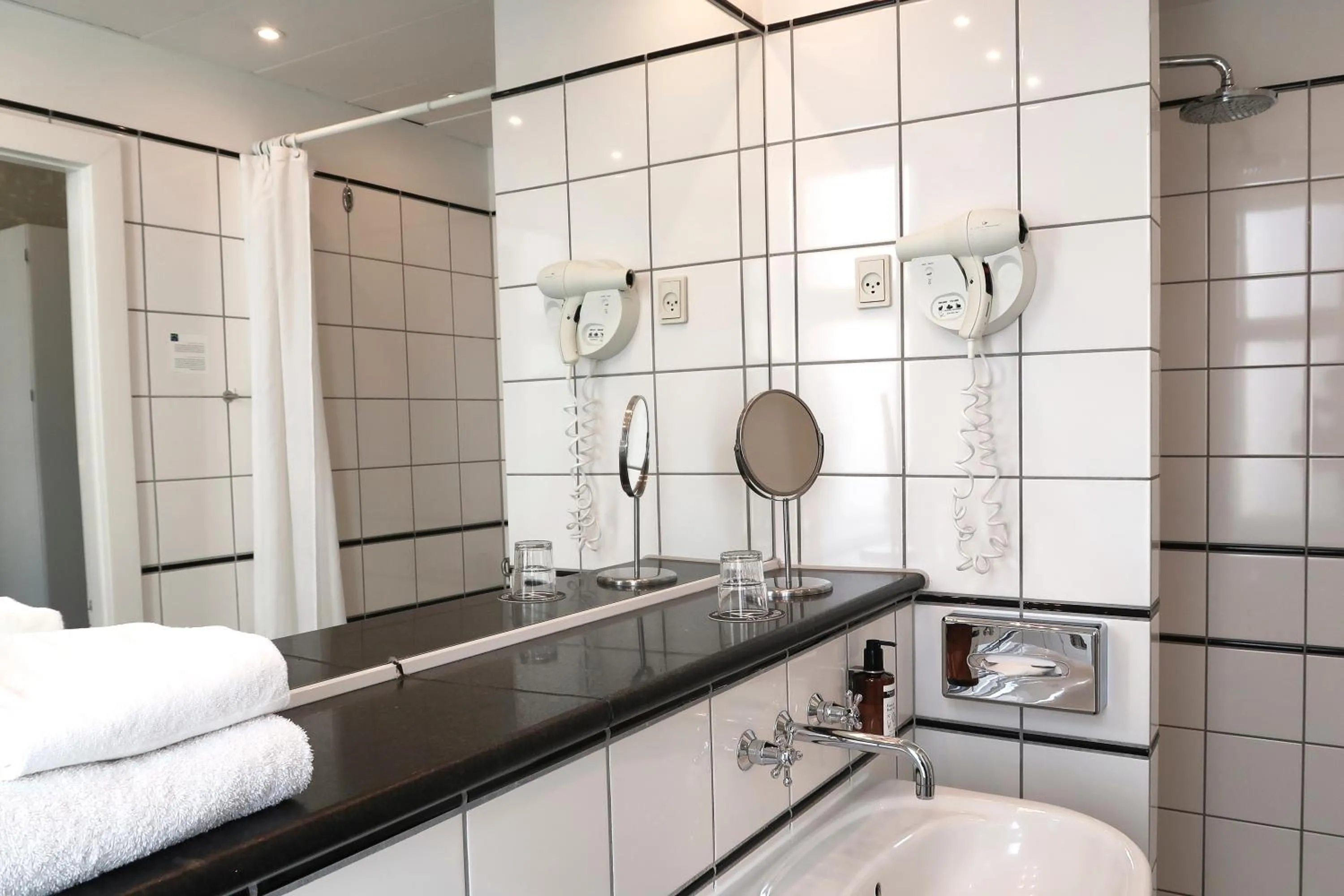 Shower in Hotel Alexandra