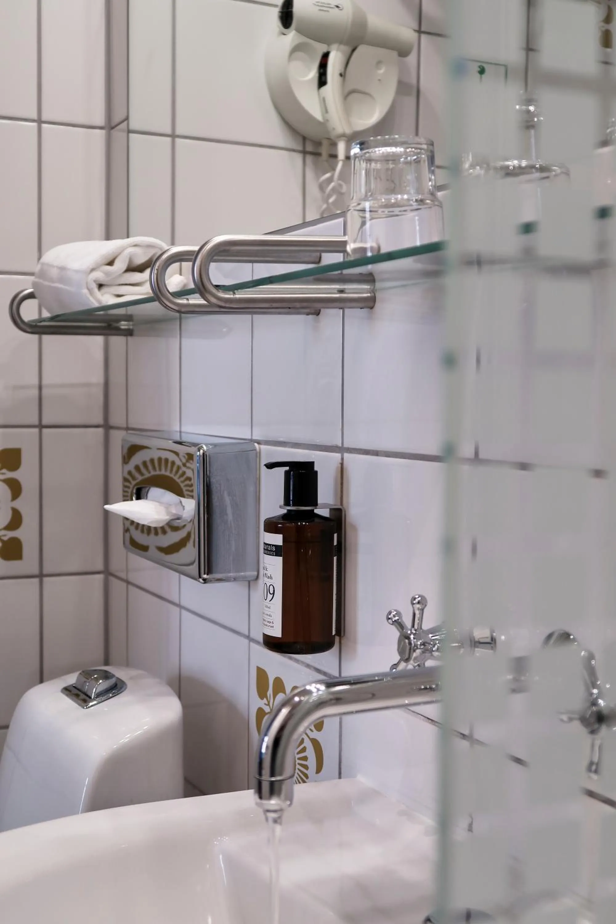 Shower in Hotel Alexandra