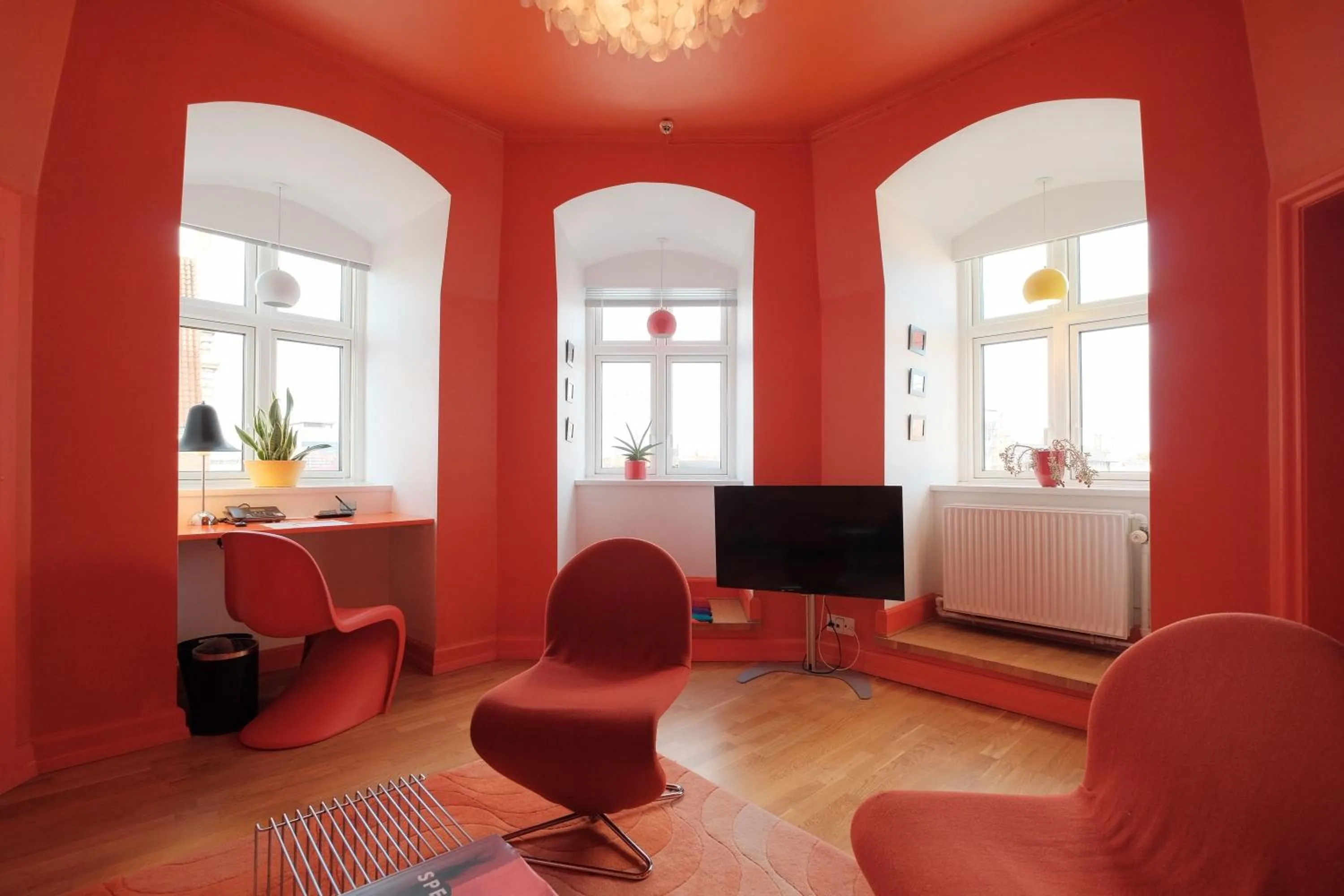 Communal lounge/ TV room in Hotel Alexandra