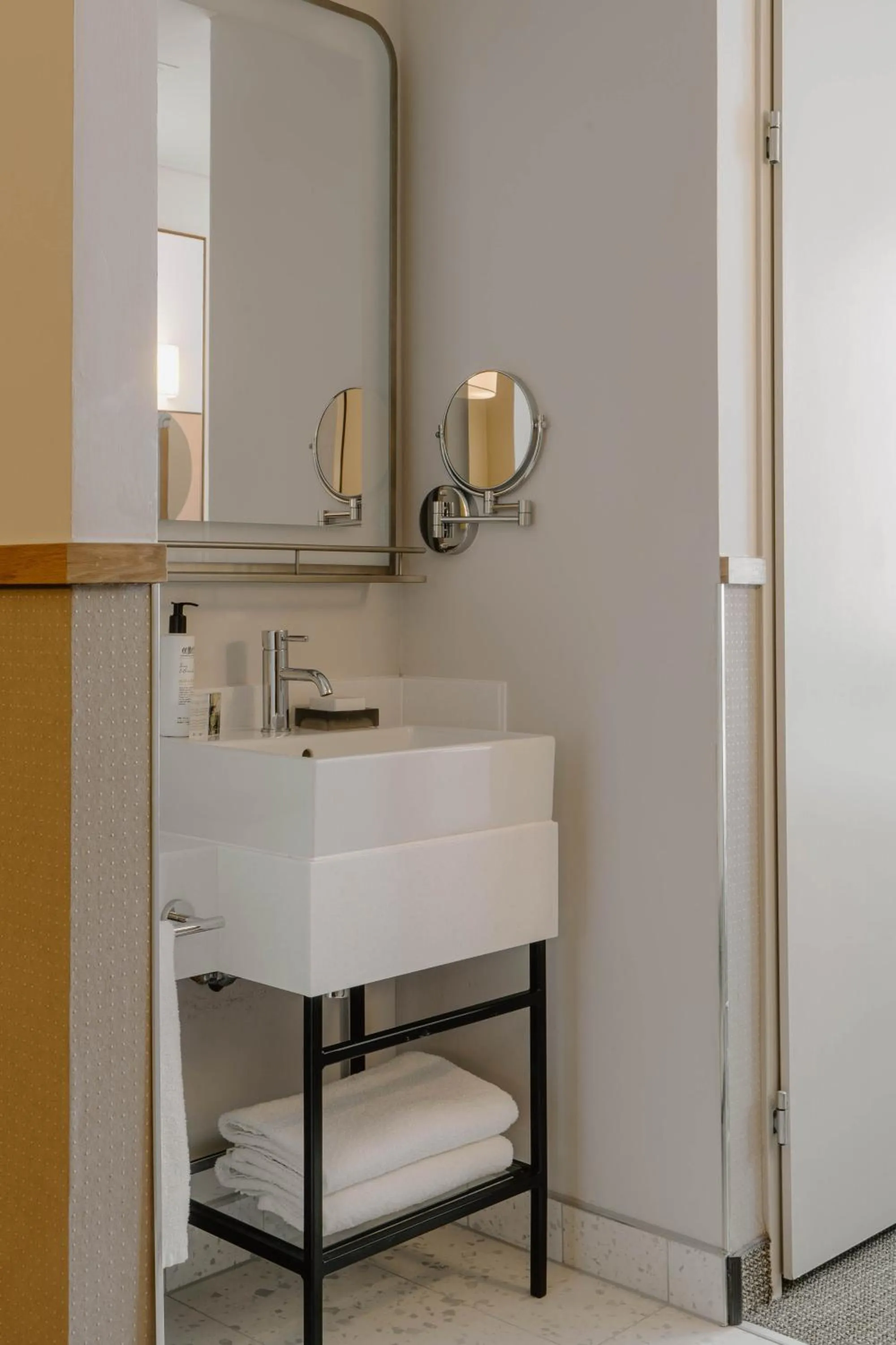 Bathroom in Club Quarters Hotel St Paul's, London