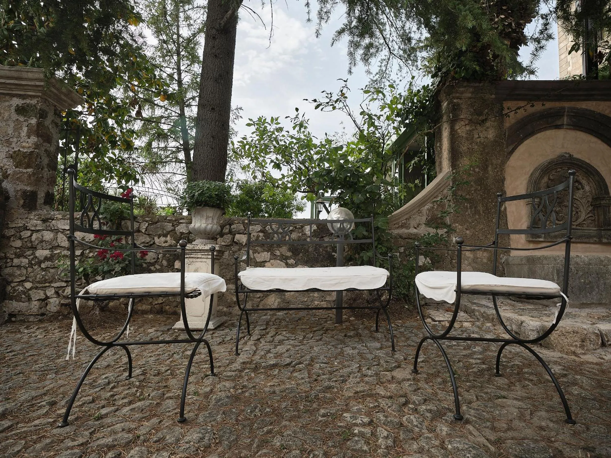 Garden view in Agriturismo Castello Santa Margherita