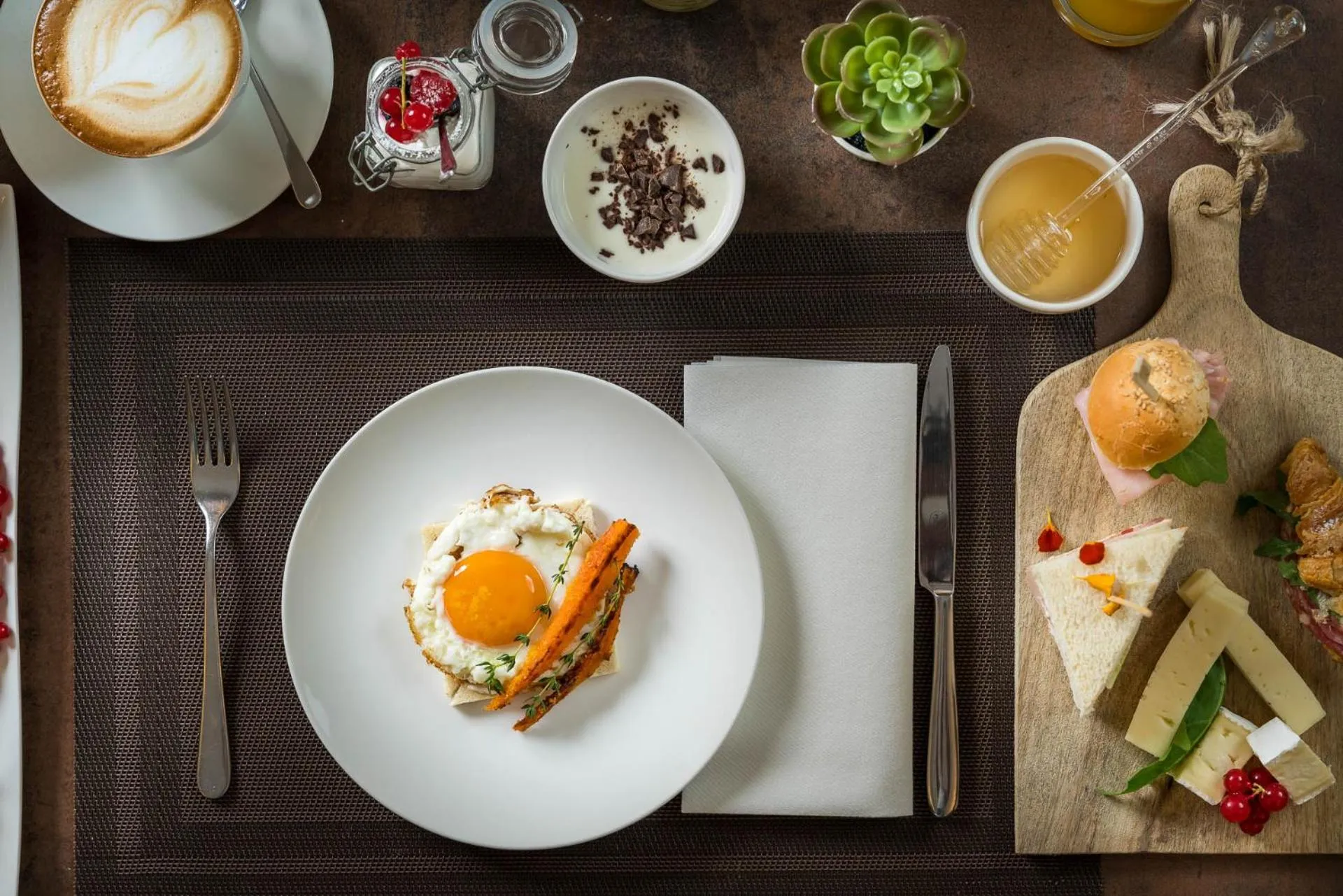 Food and drinks in Dan Hotel