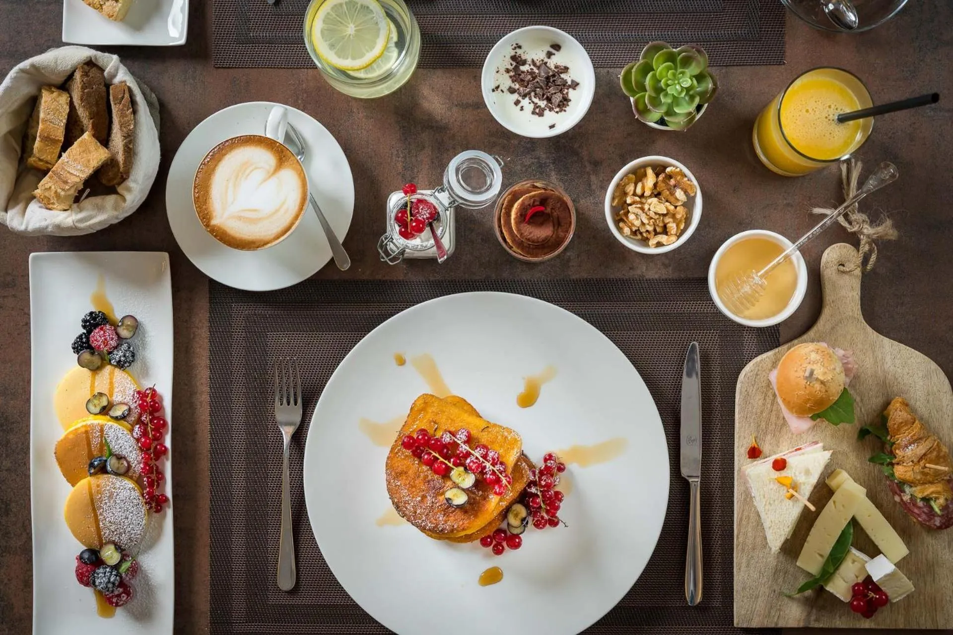 Food and drinks in Dan Hotel