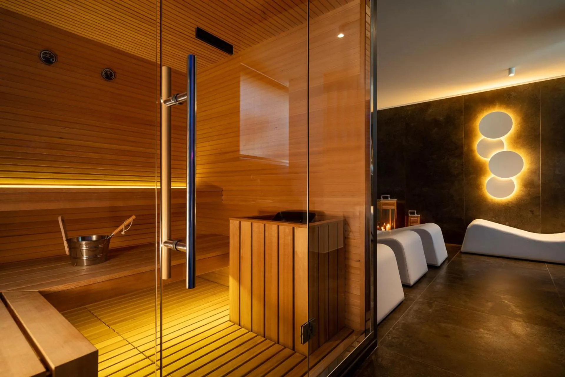 Sauna, Bed in Dan Hotel