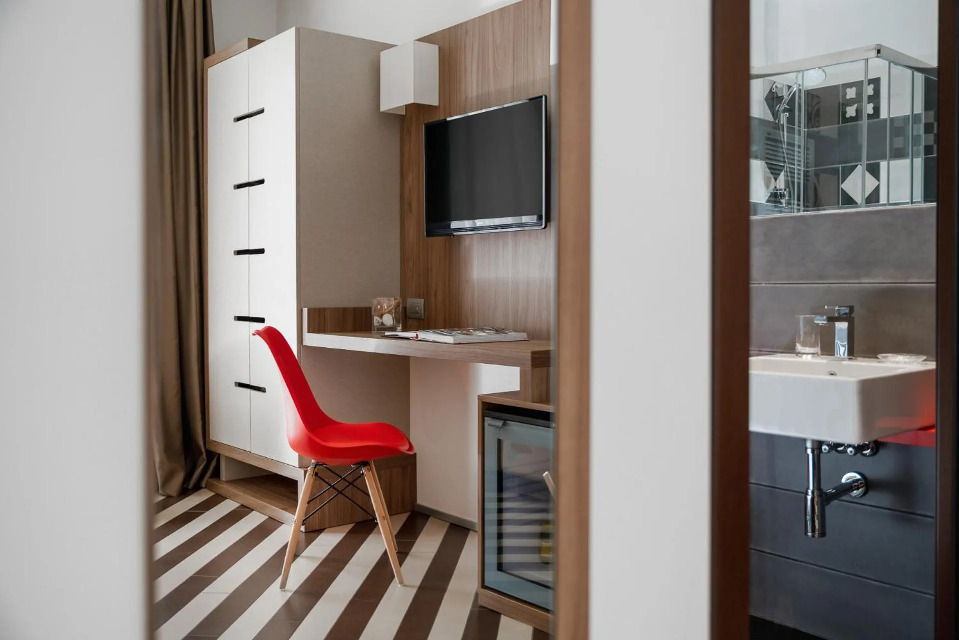 TV and multimedia in Dan Hotel