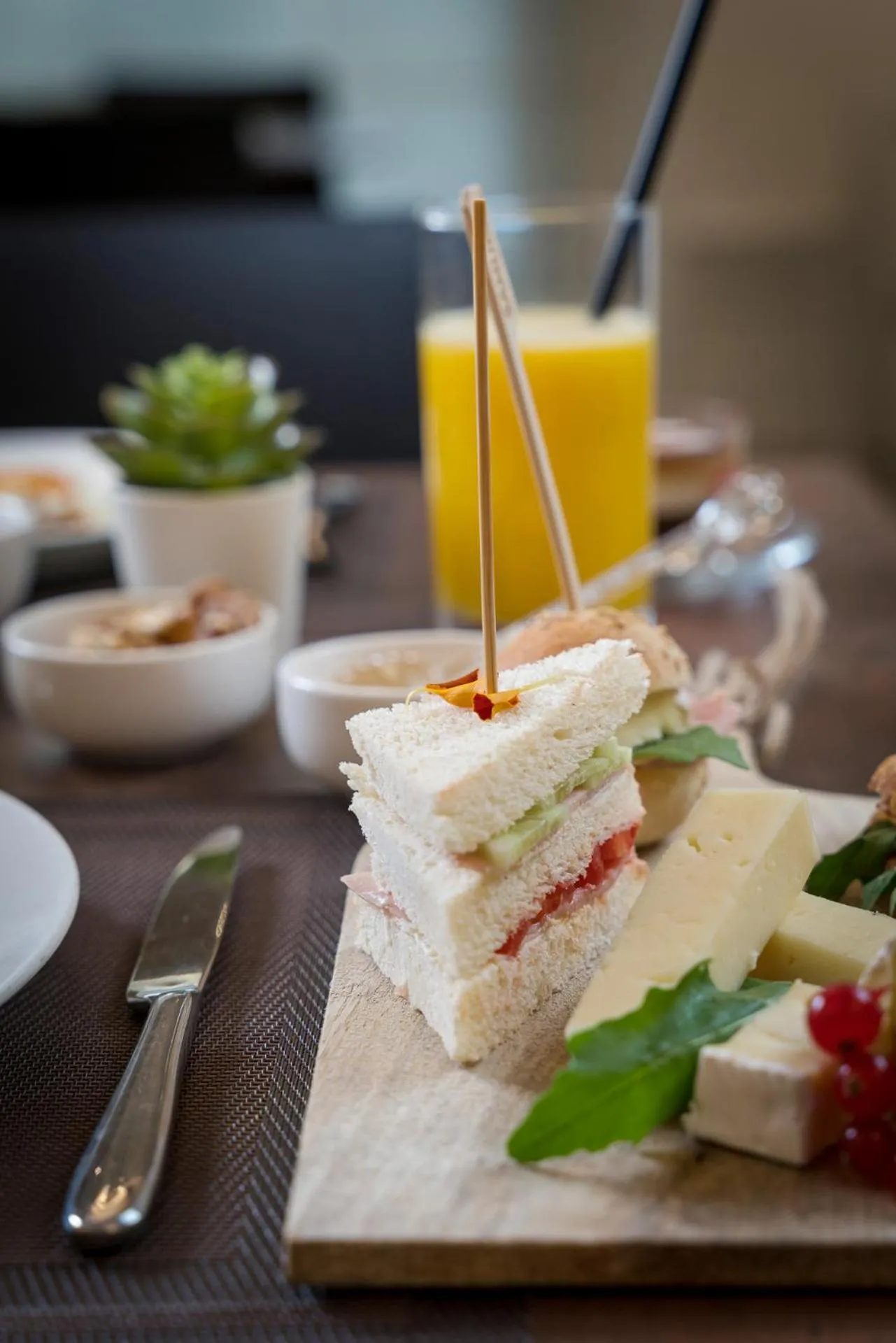 Food and drinks in Dan Hotel