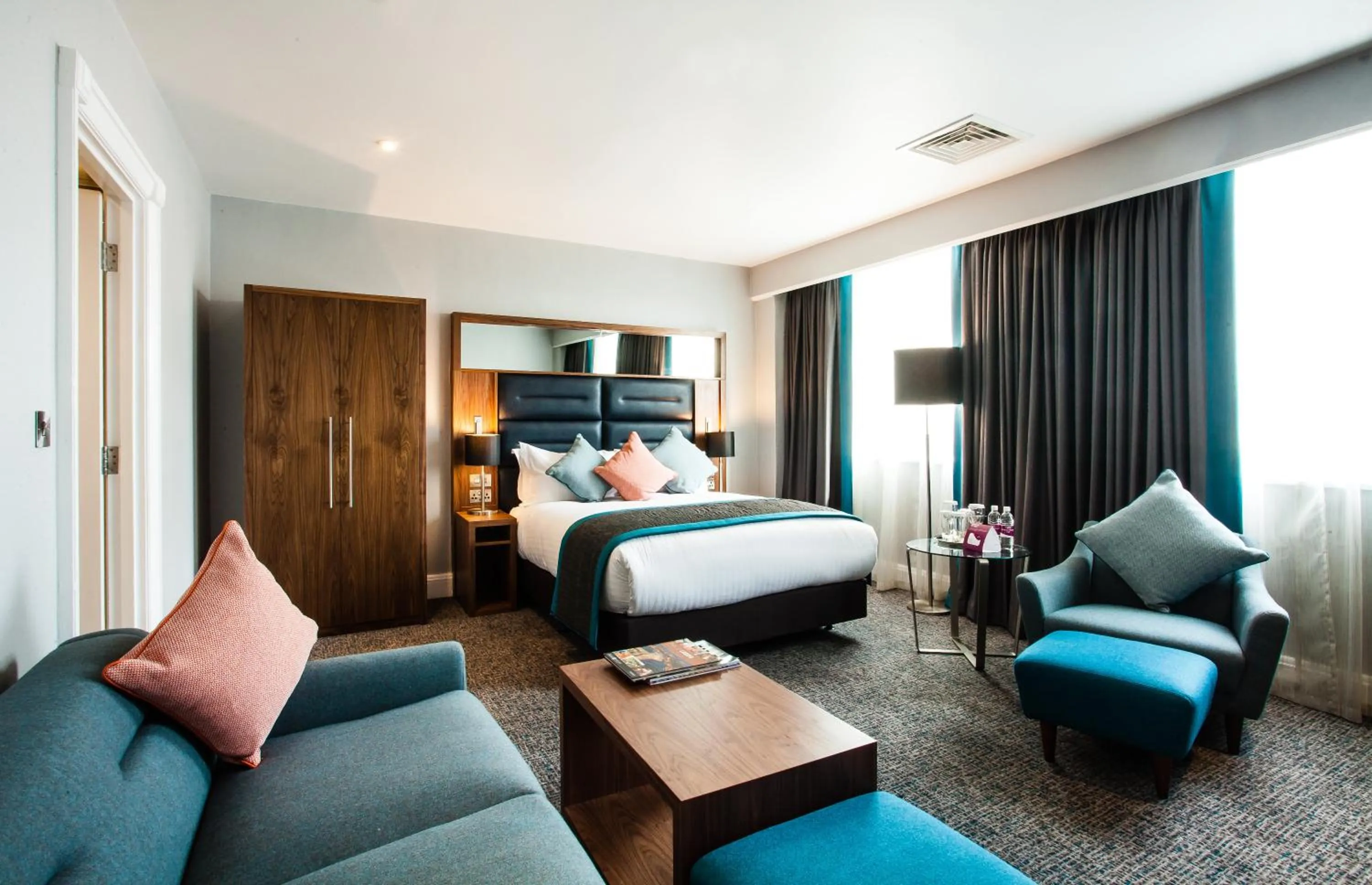 Photo of the whole room, Bed in Crowne Plaza Leeds by IHG