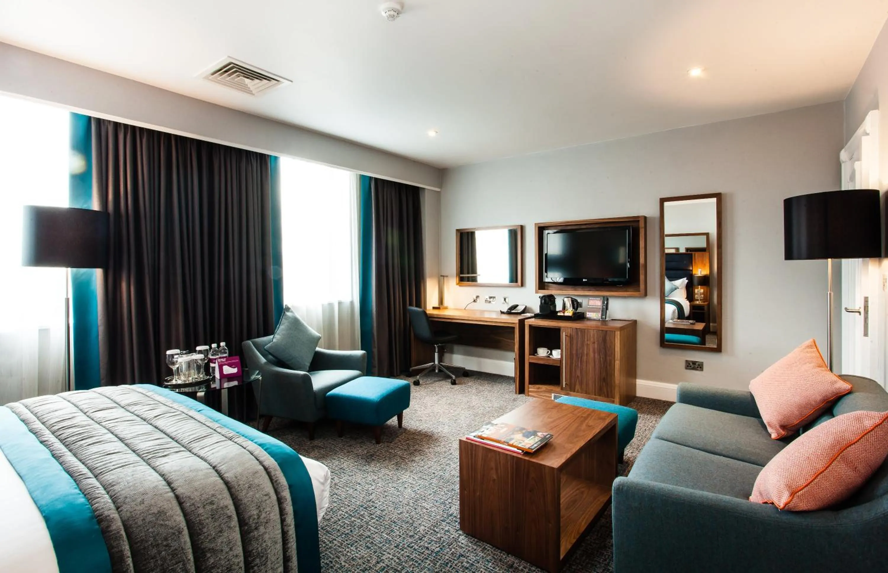 Photo of the whole room, Bed in Crowne Plaza Leeds by IHG