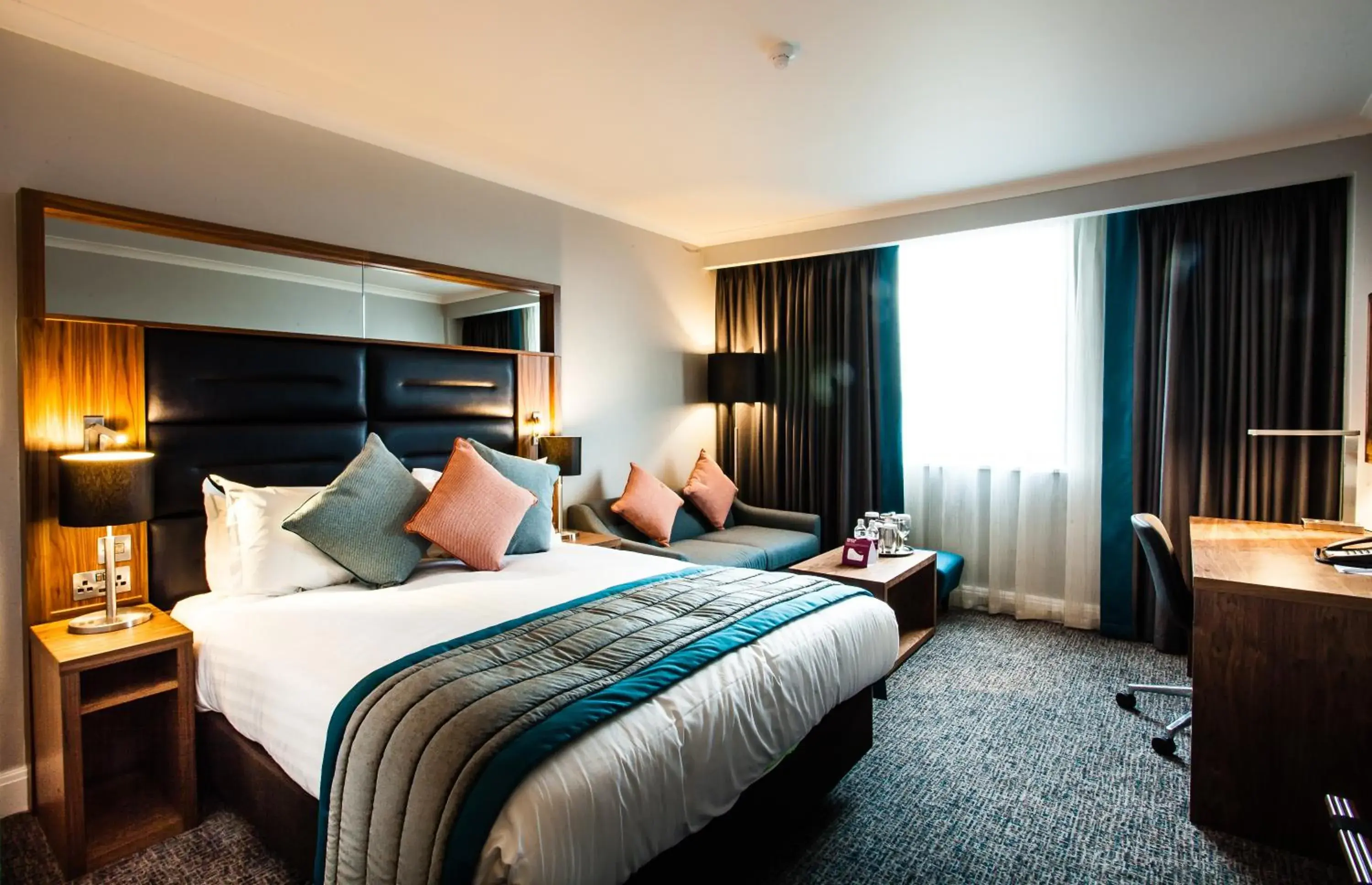 Standard Queen Room with Sofa Bed and Lounge Access in Crowne Plaza Leeds by IHG Standard Queen Room with Sofa Bed and Lounge Access in Crowne Plaza Leeds by IHG