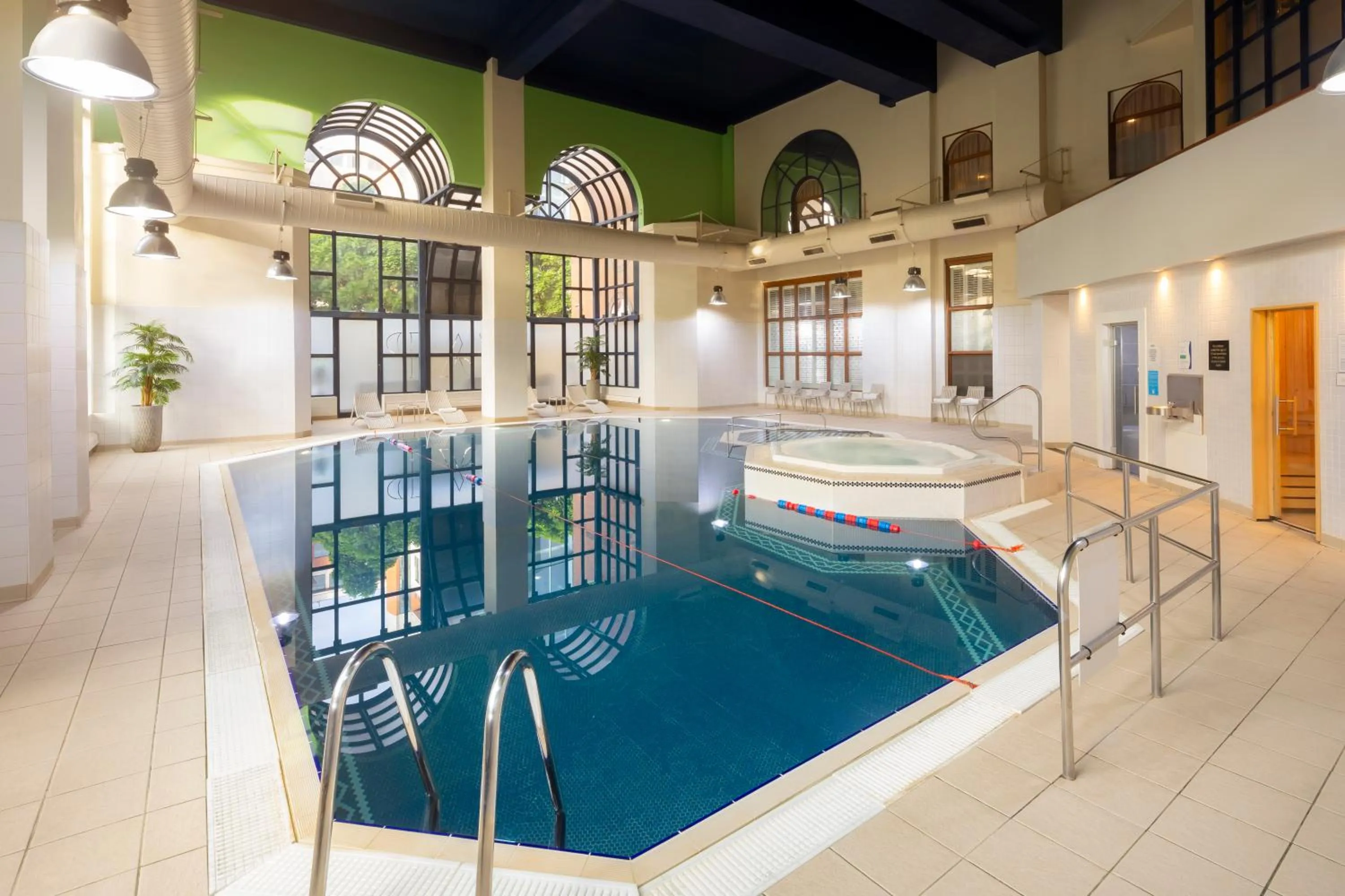 Swimming pool in Crowne Plaza Leeds by IHG