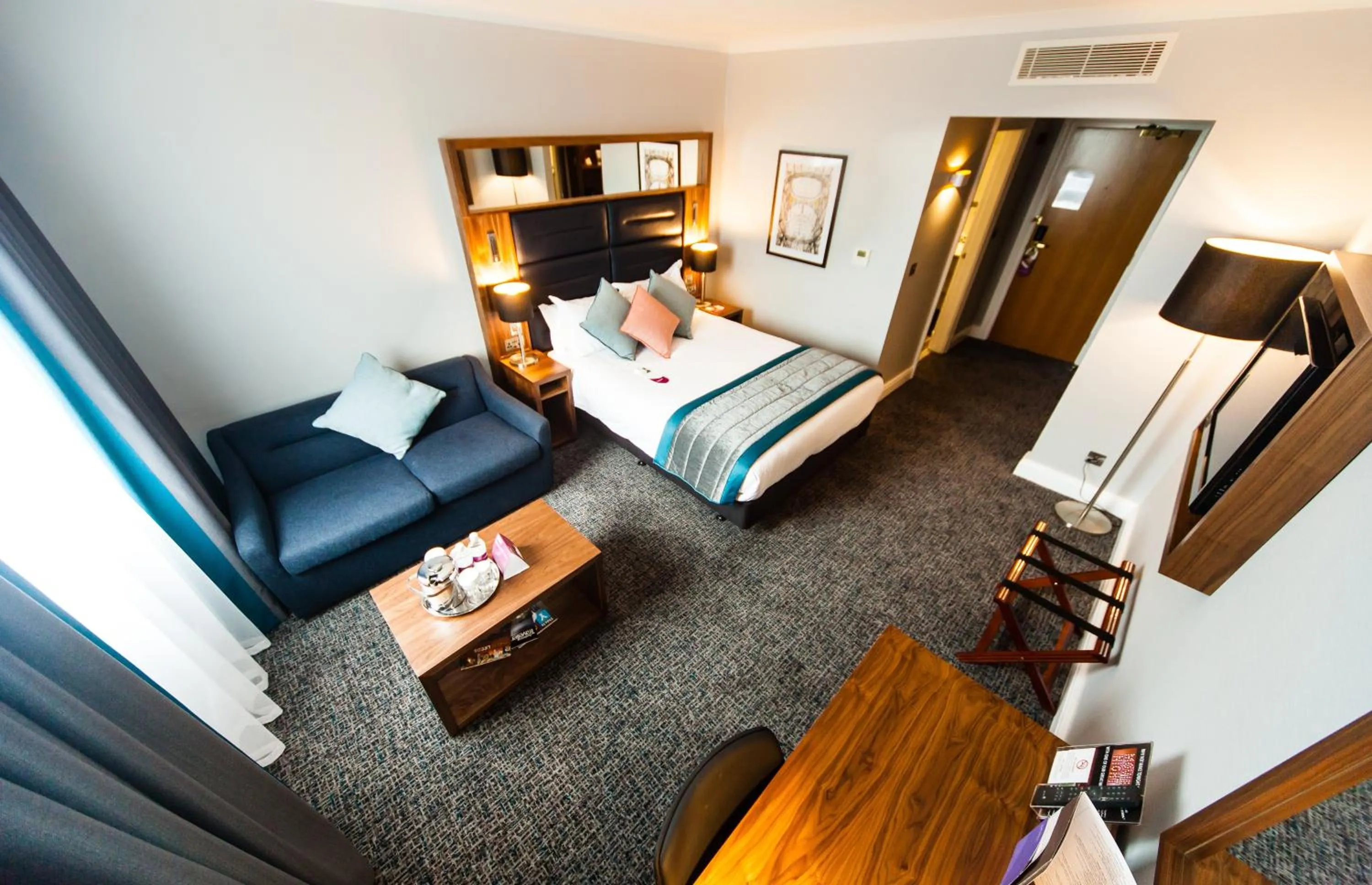 Photo of the whole room, Bed in Crowne Plaza Leeds by IHG