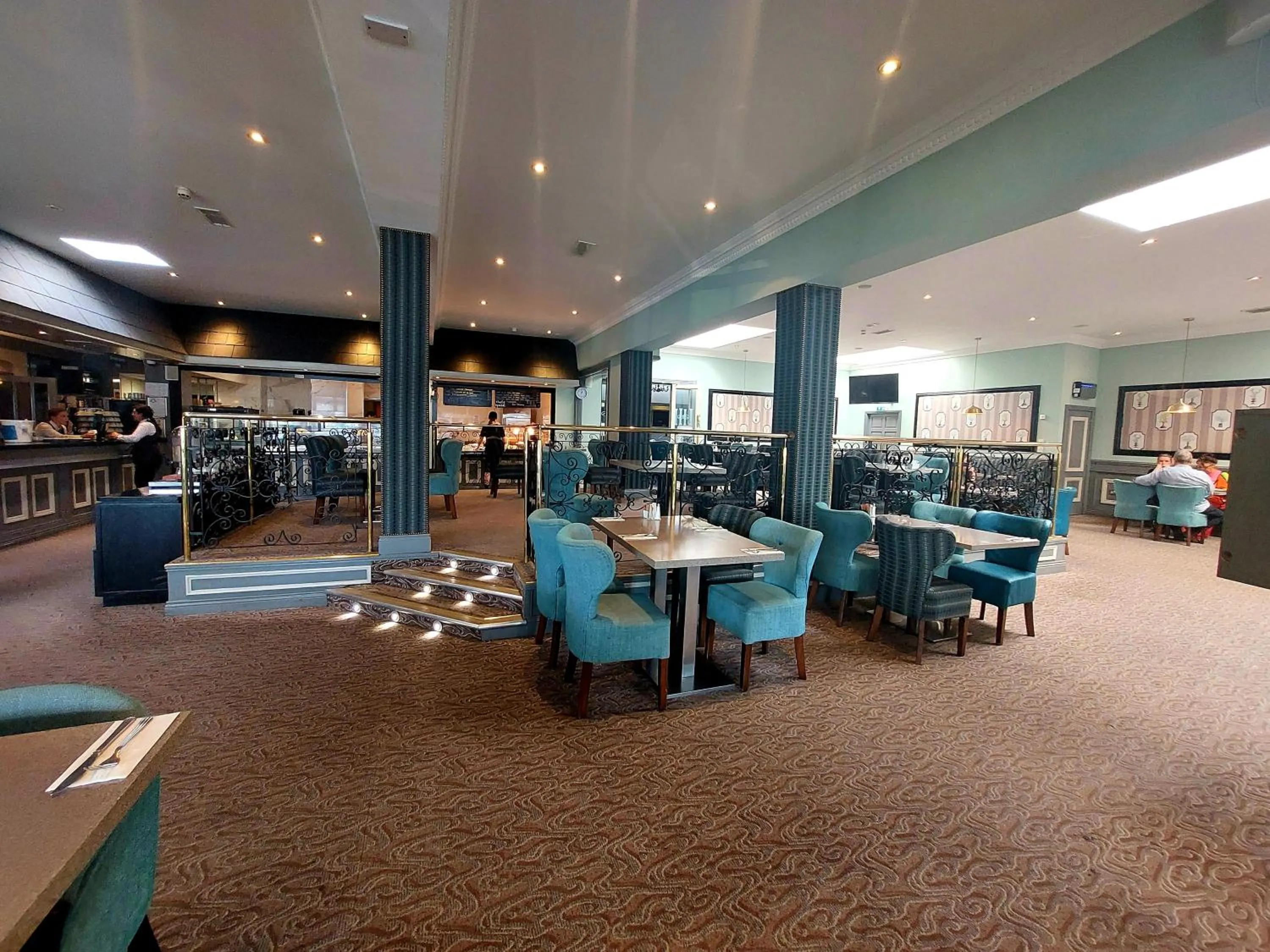 Restaurant/places to eat in Flannery's Hotel