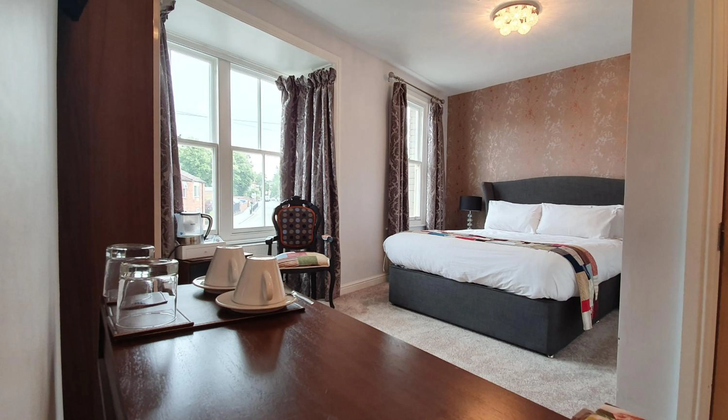 Photo of the whole room, Bed in The Bronze Pig