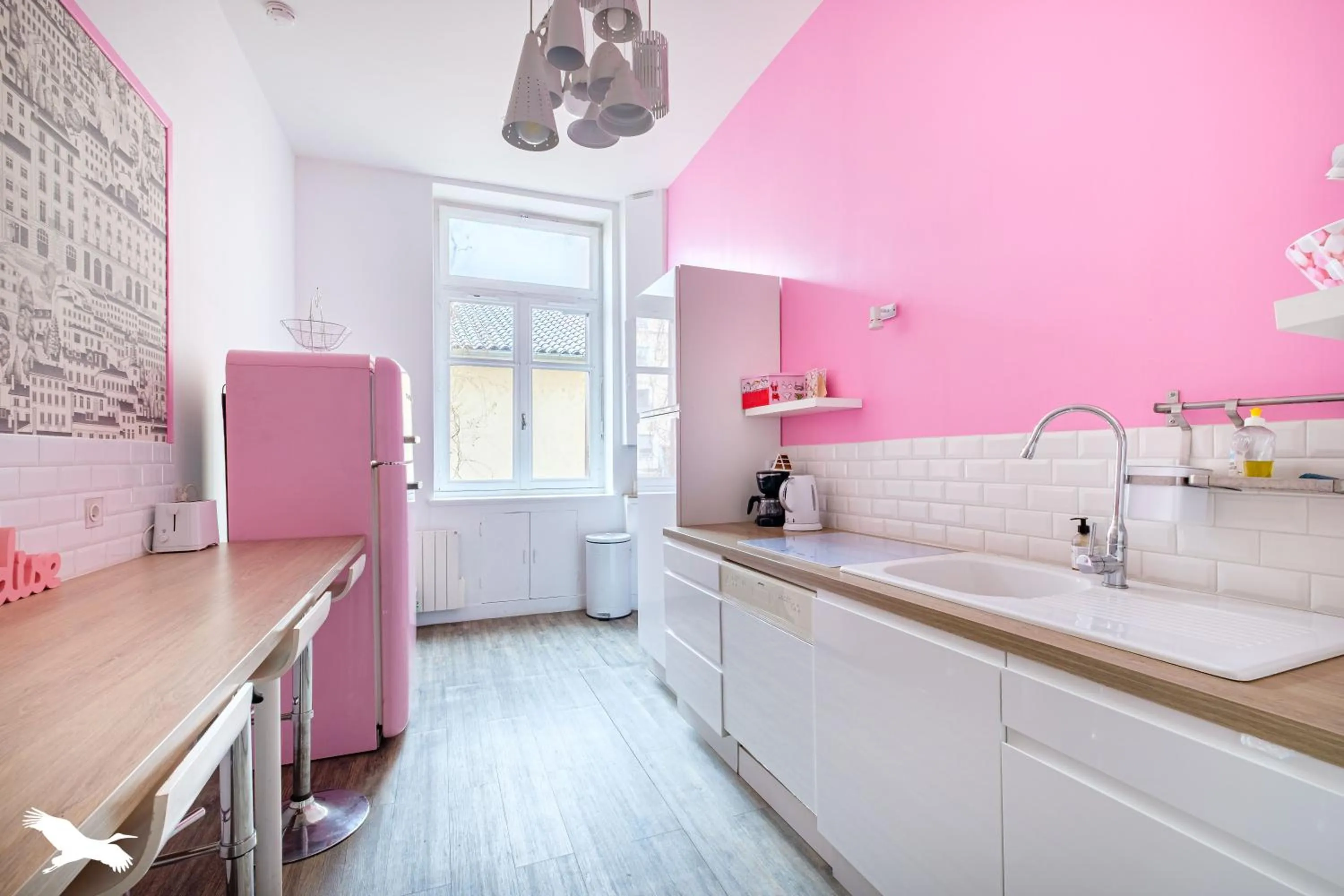 Communal kitchen in Hôtel de la Croix-Rousse