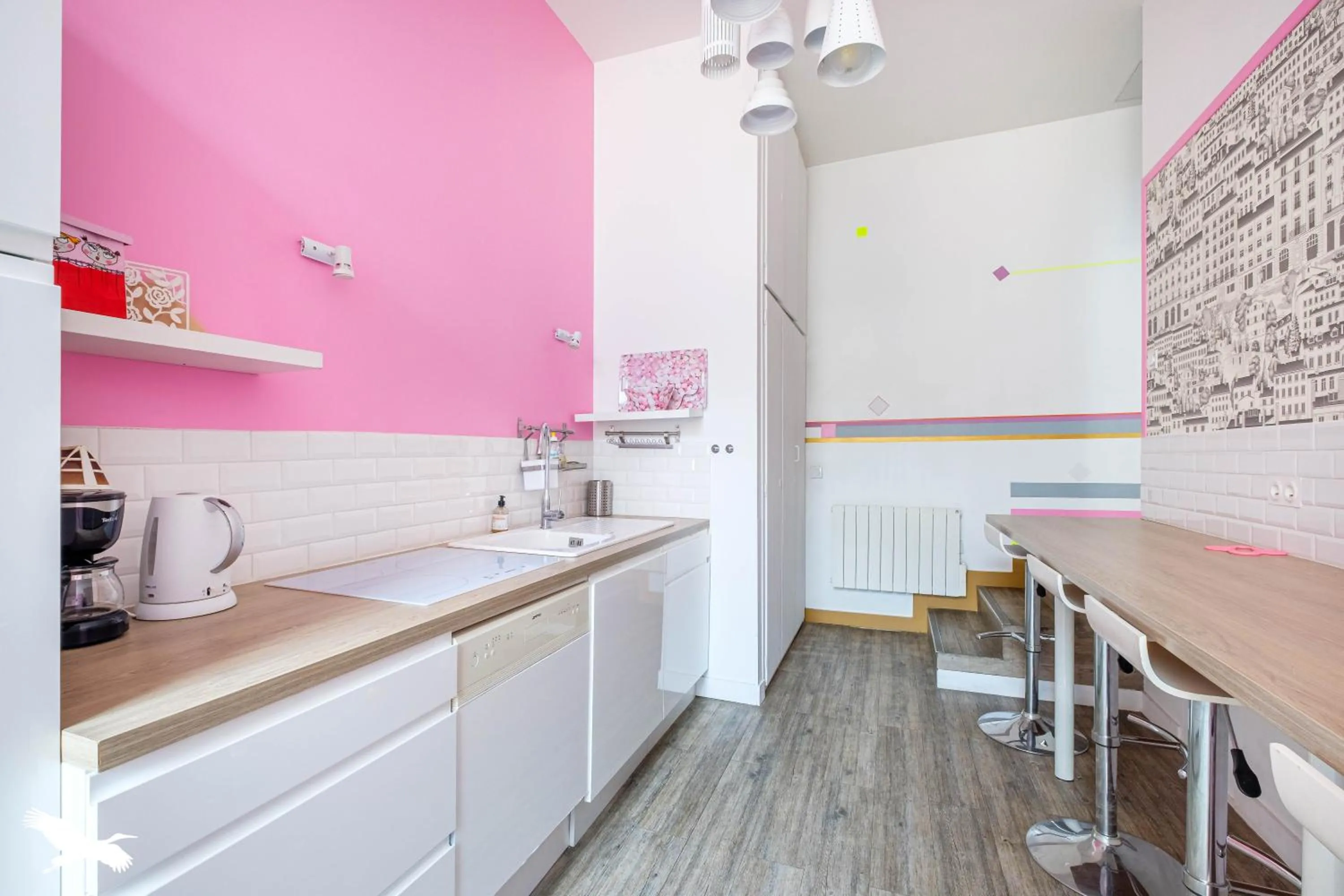 Communal kitchen in Hôtel de la Croix-Rousse