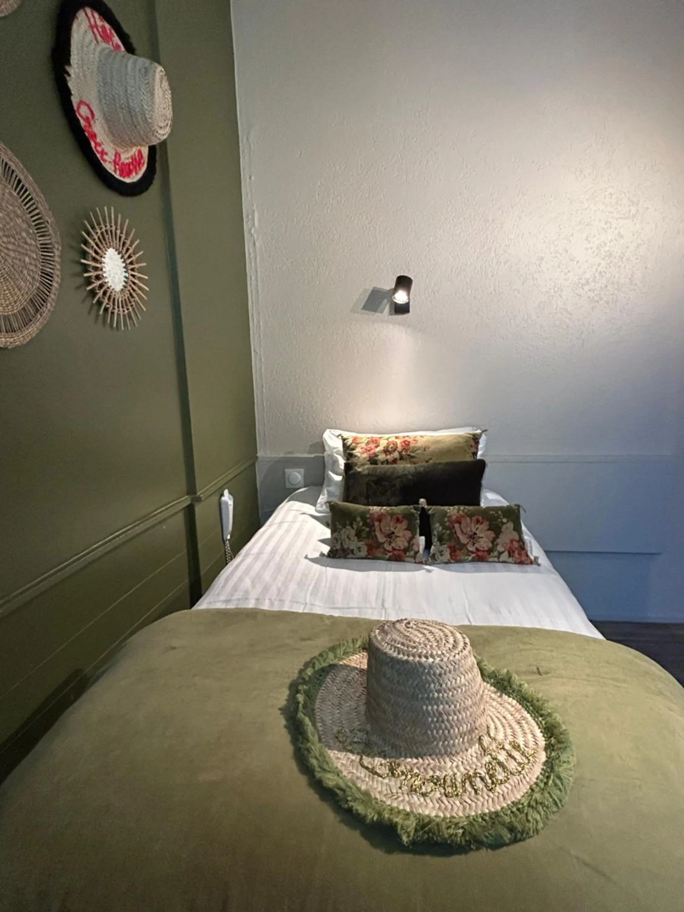 Bed in Hôtel de la Croix-Rousse