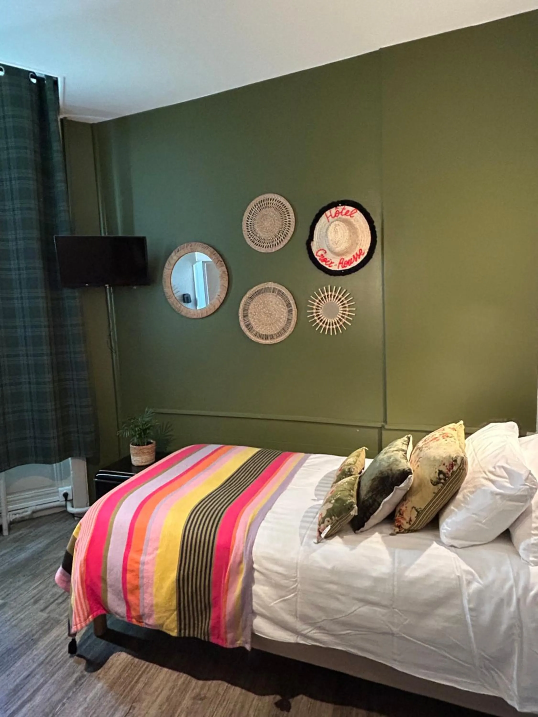 Bed in Hôtel de la Croix-Rousse