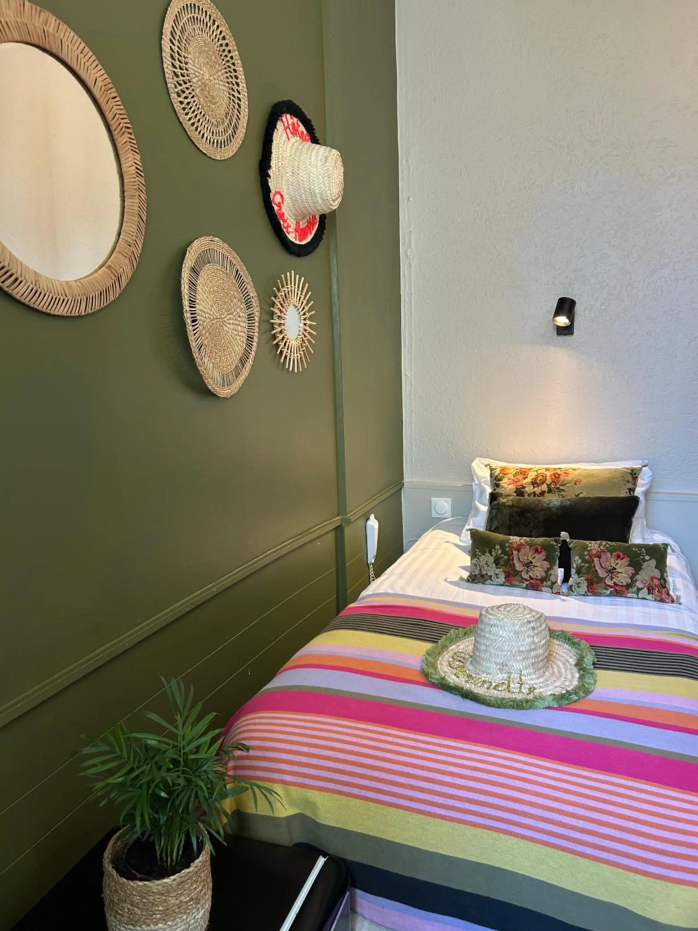 Bed in Hôtel de la Croix-Rousse