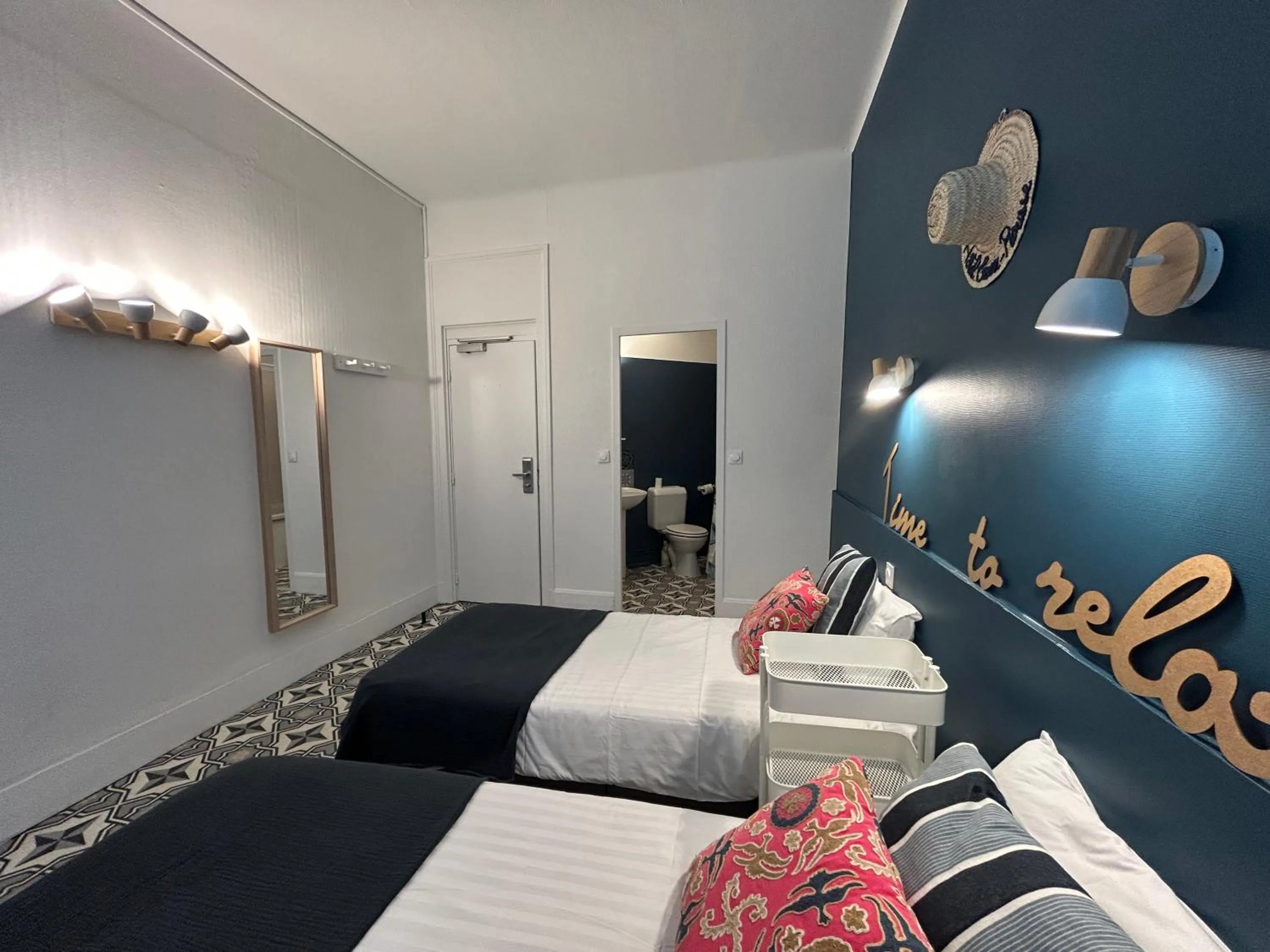 Photo of the whole room, Bed in Hôtel de la Croix-Rousse