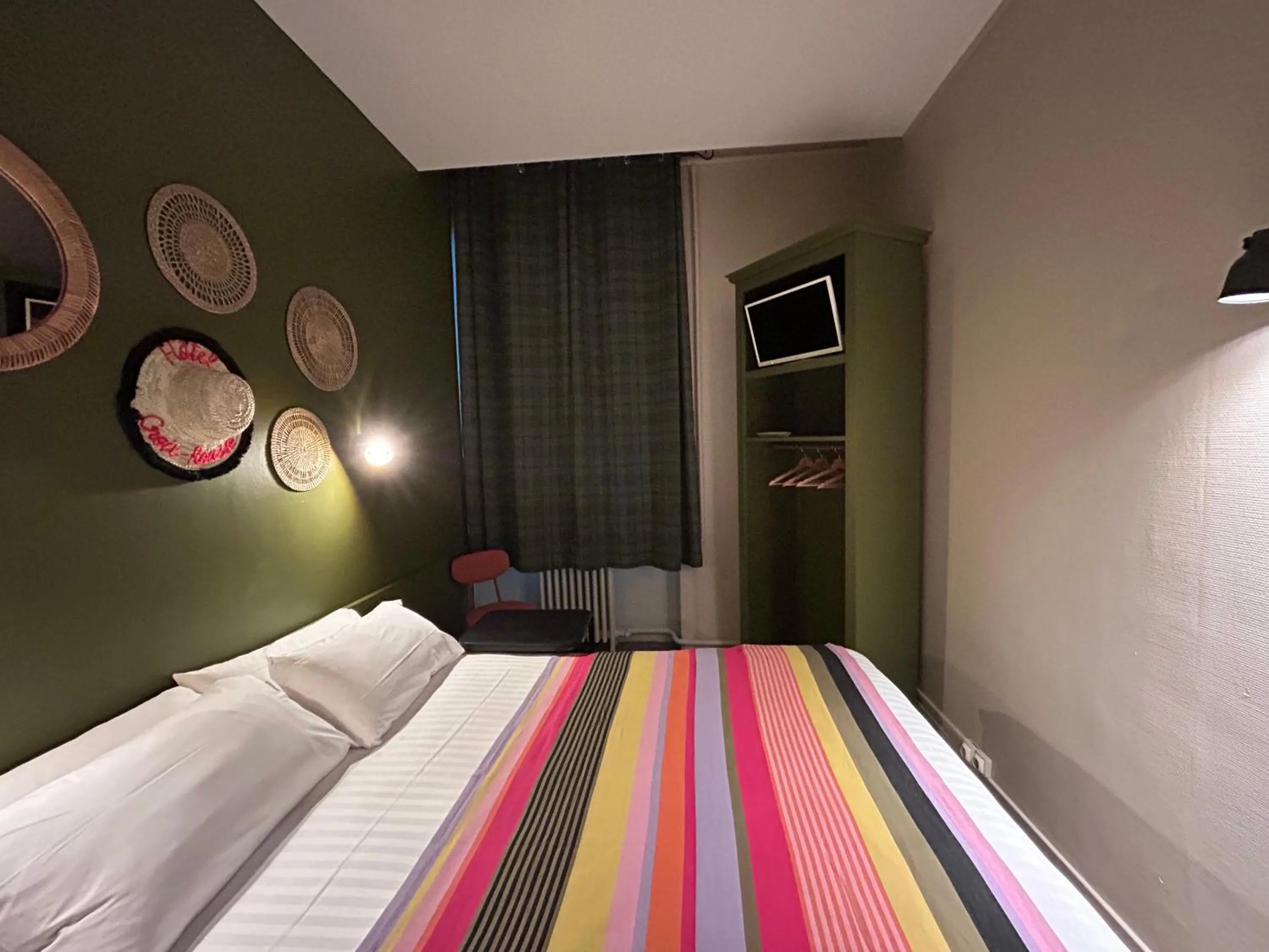 Photo of the whole room, Bed in Hôtel de la Croix-Rousse