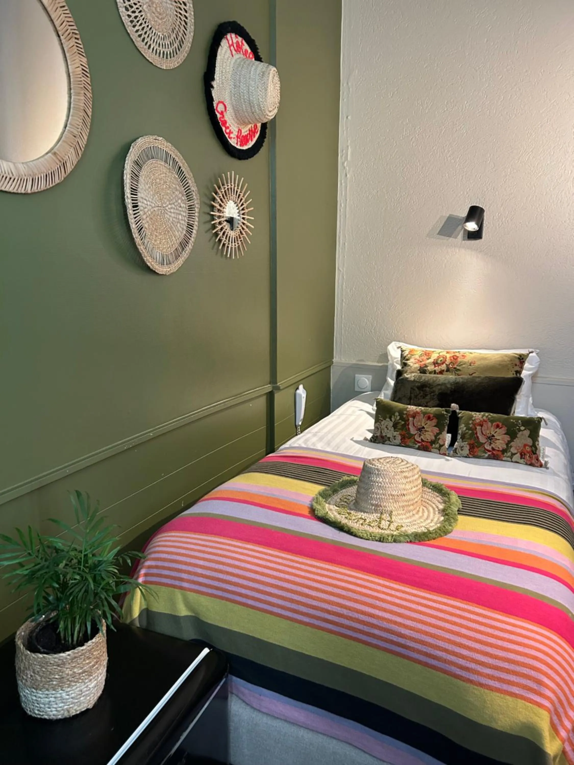 Bed in Hôtel de la Croix-Rousse