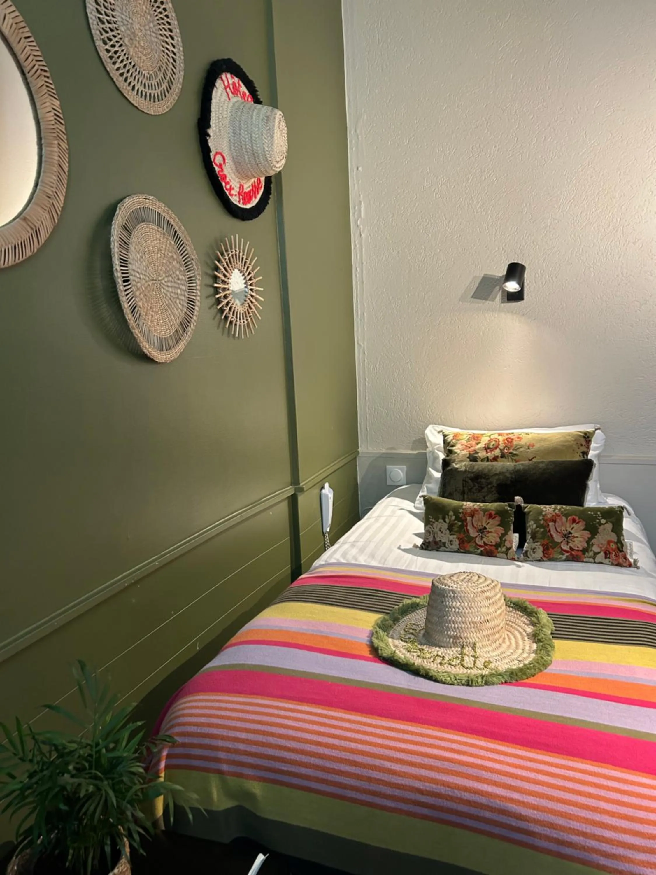 Bed in Hôtel de la Croix-Rousse