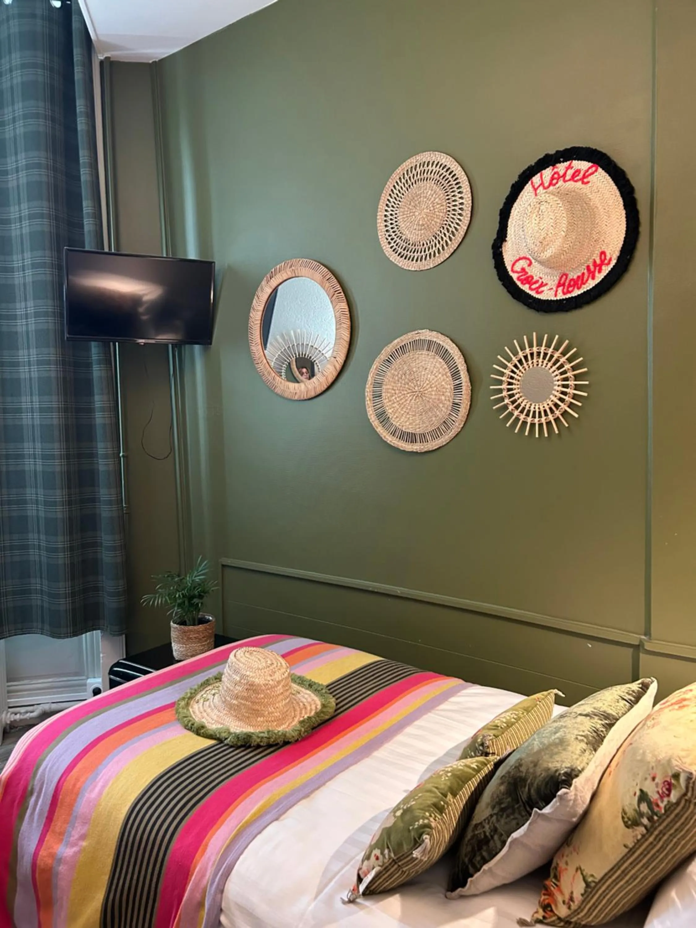 Bed in Hôtel de la Croix-Rousse