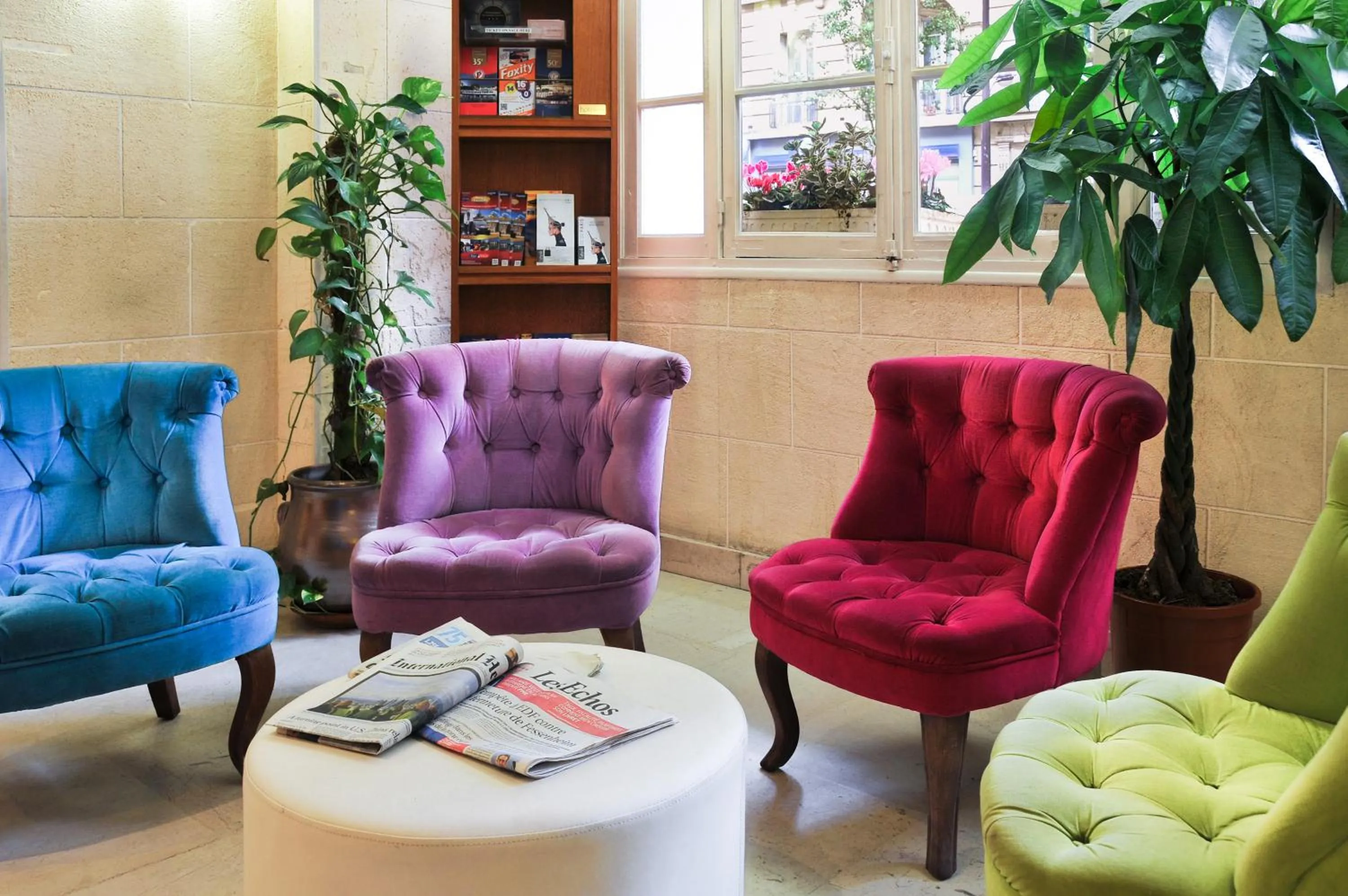 Lobby or reception in Hotel Eden Montmartre