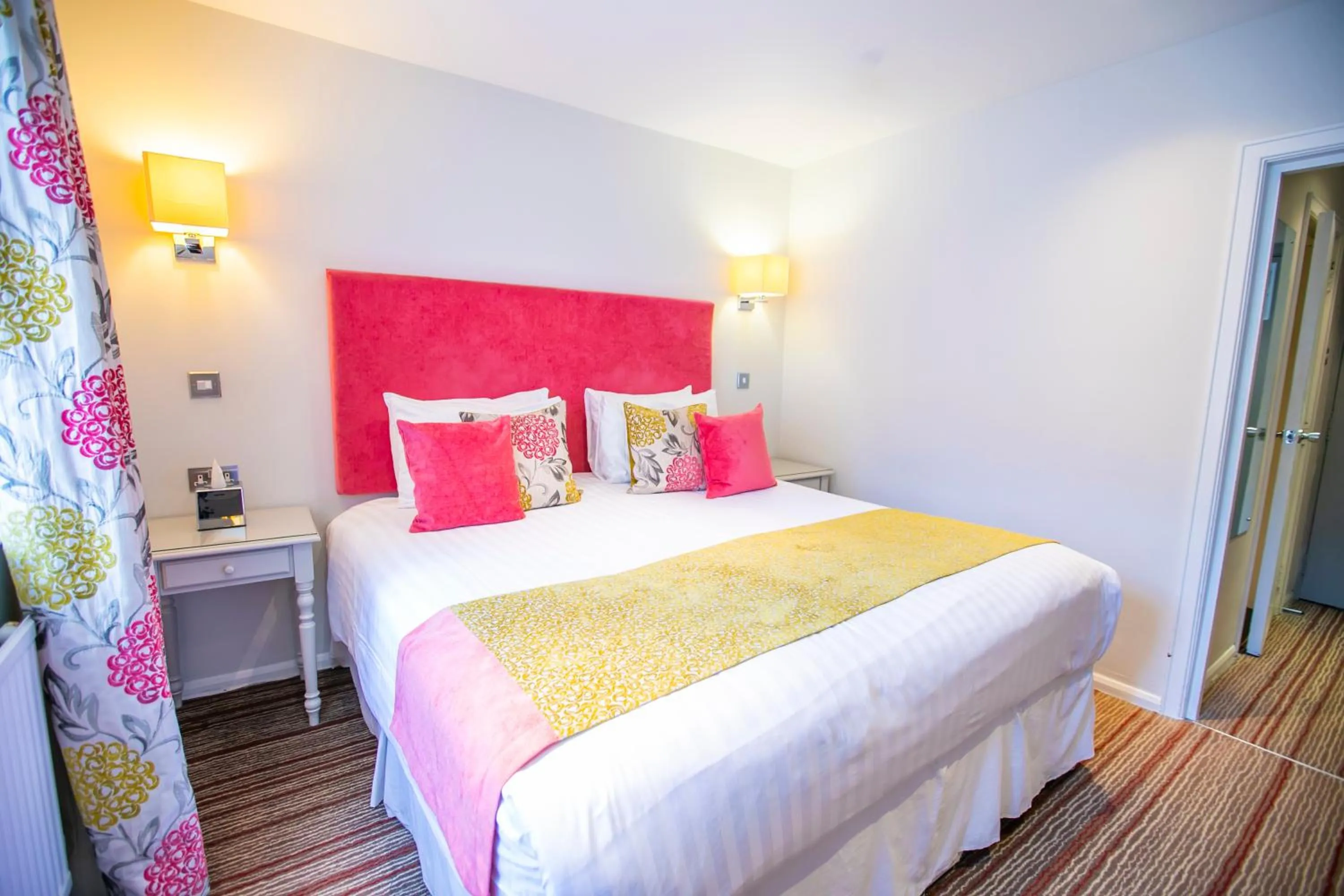 Bed in The Casa Hotel and Marco Pierre White Restaurant - Camberley West