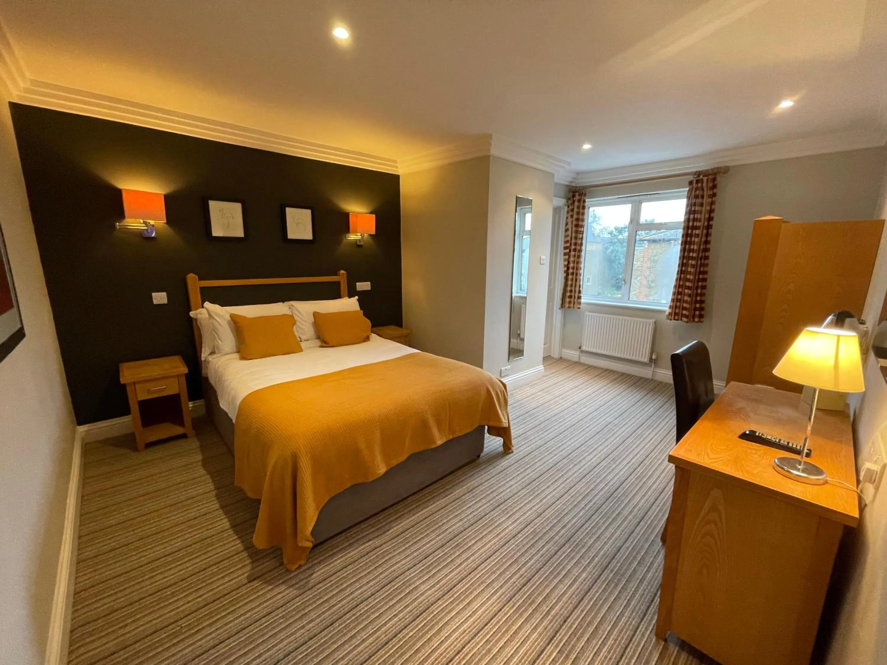 Bed in Shandon Hotel