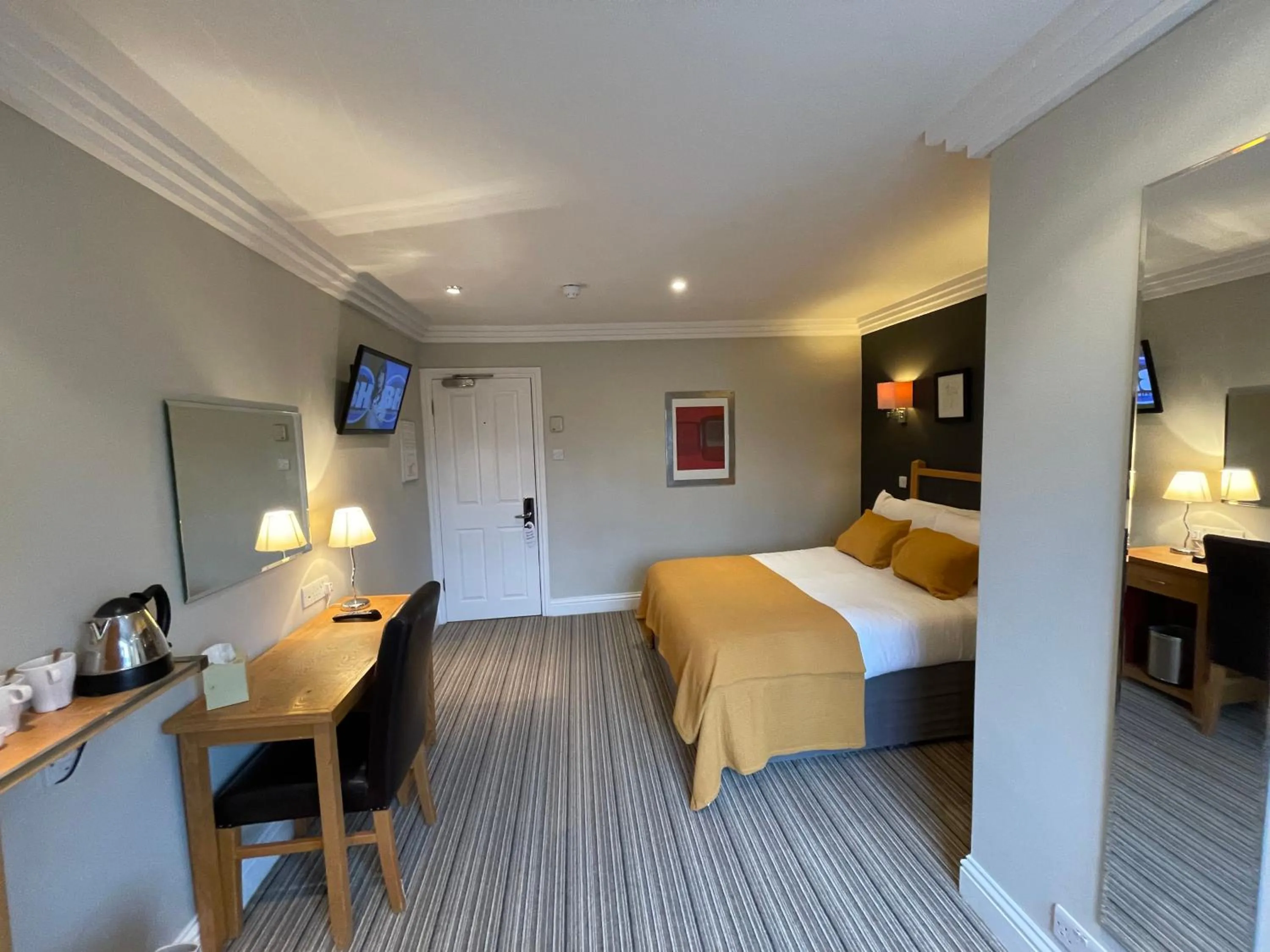 TV and multimedia, Bed in Shandon Hotel