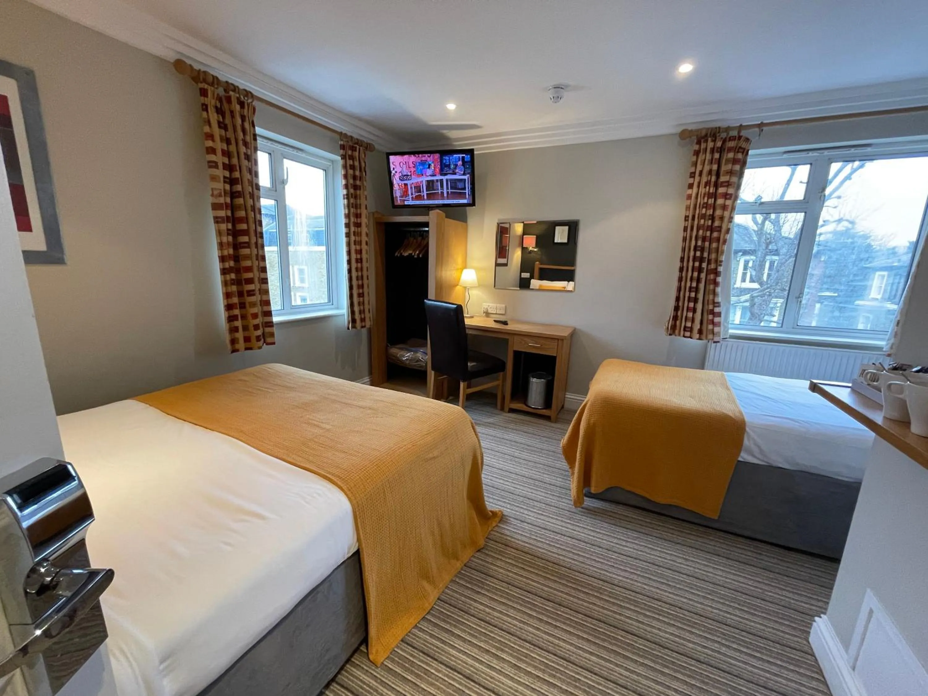 TV and multimedia, Bed in Shandon Hotel