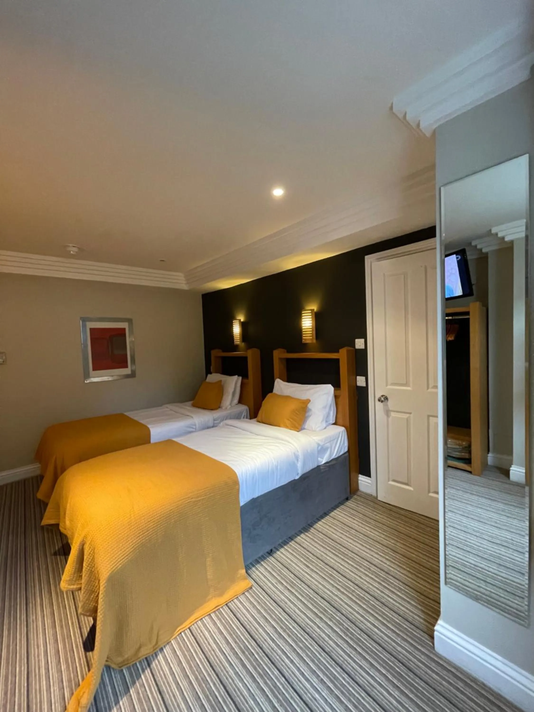 Bedroom, Bed in Shandon Hotel