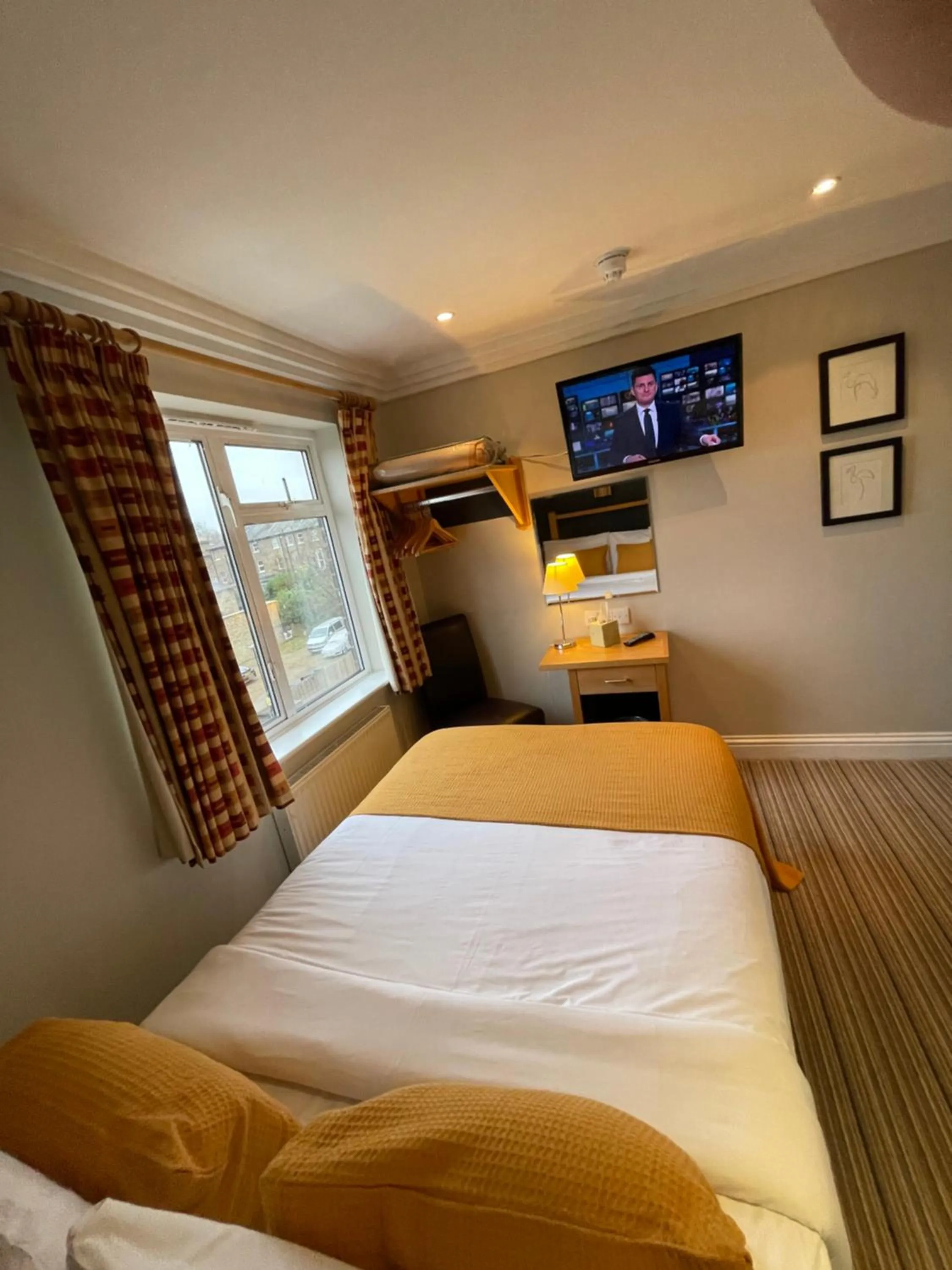 TV and multimedia, Bed in Shandon Hotel