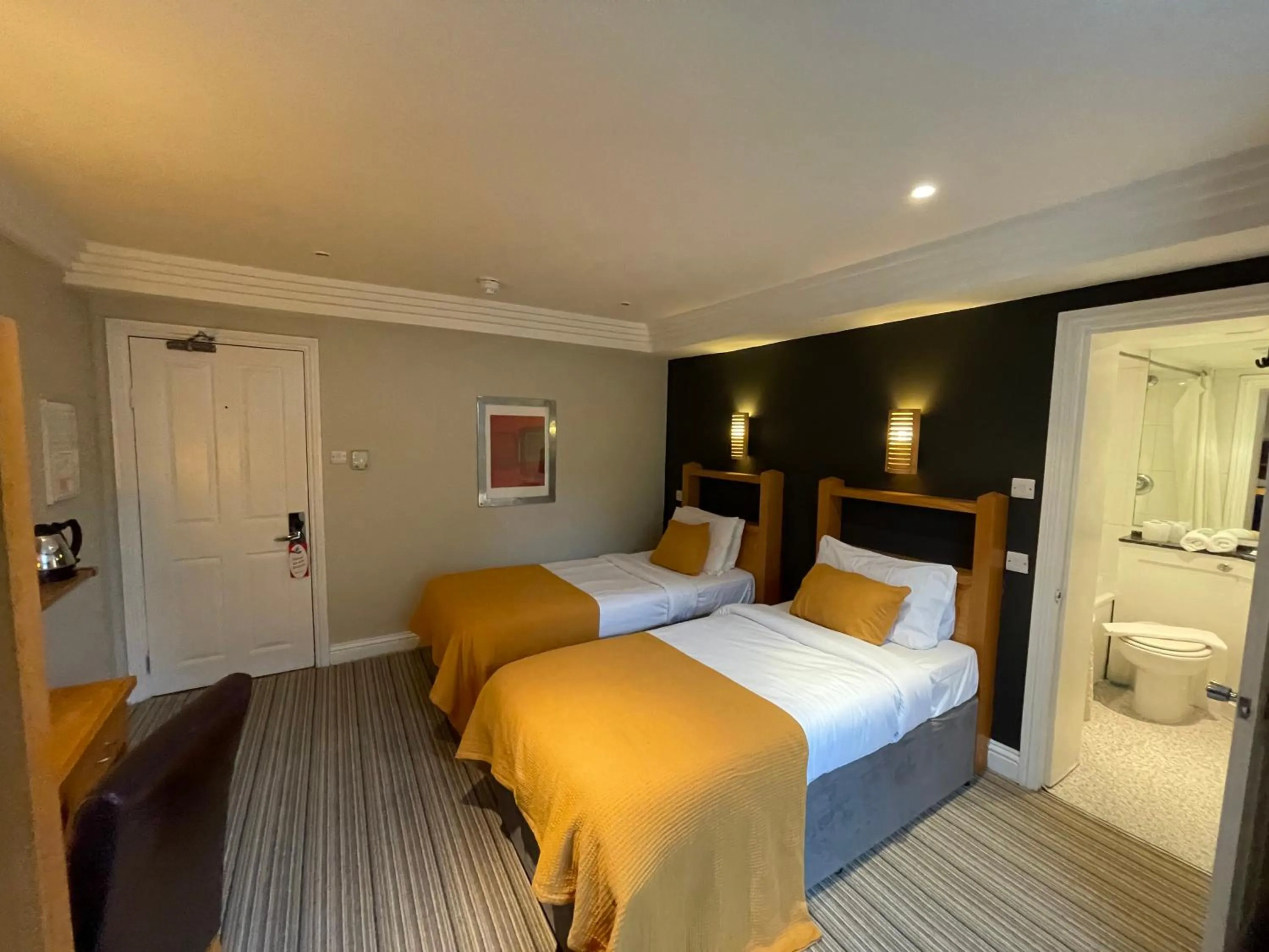 Bed in Shandon Hotel