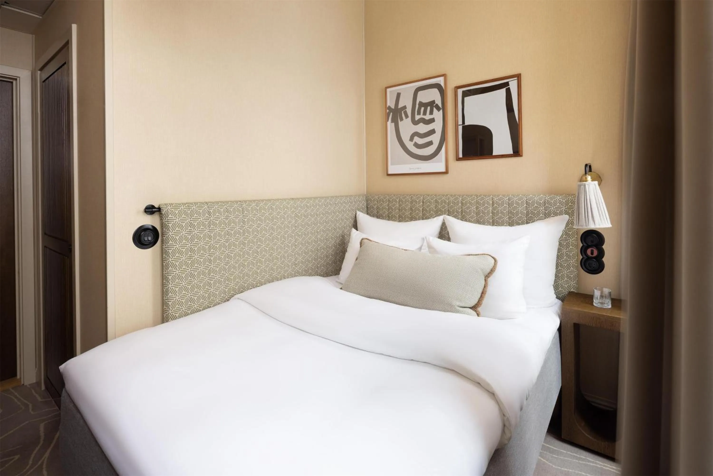 Bedroom, Bed in NH Copenhagen Grand Joanne