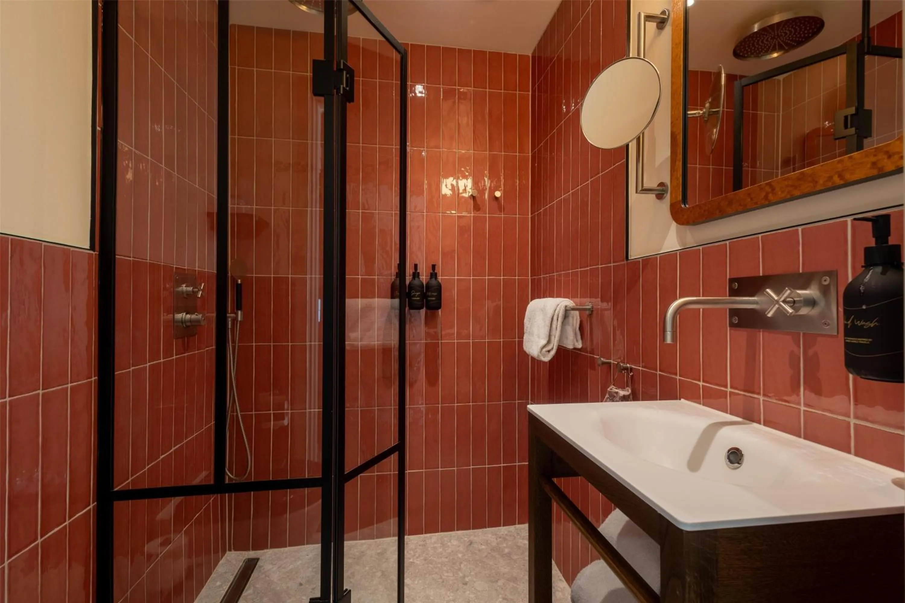 Bathroom in NH Copenhagen Grand Joanne