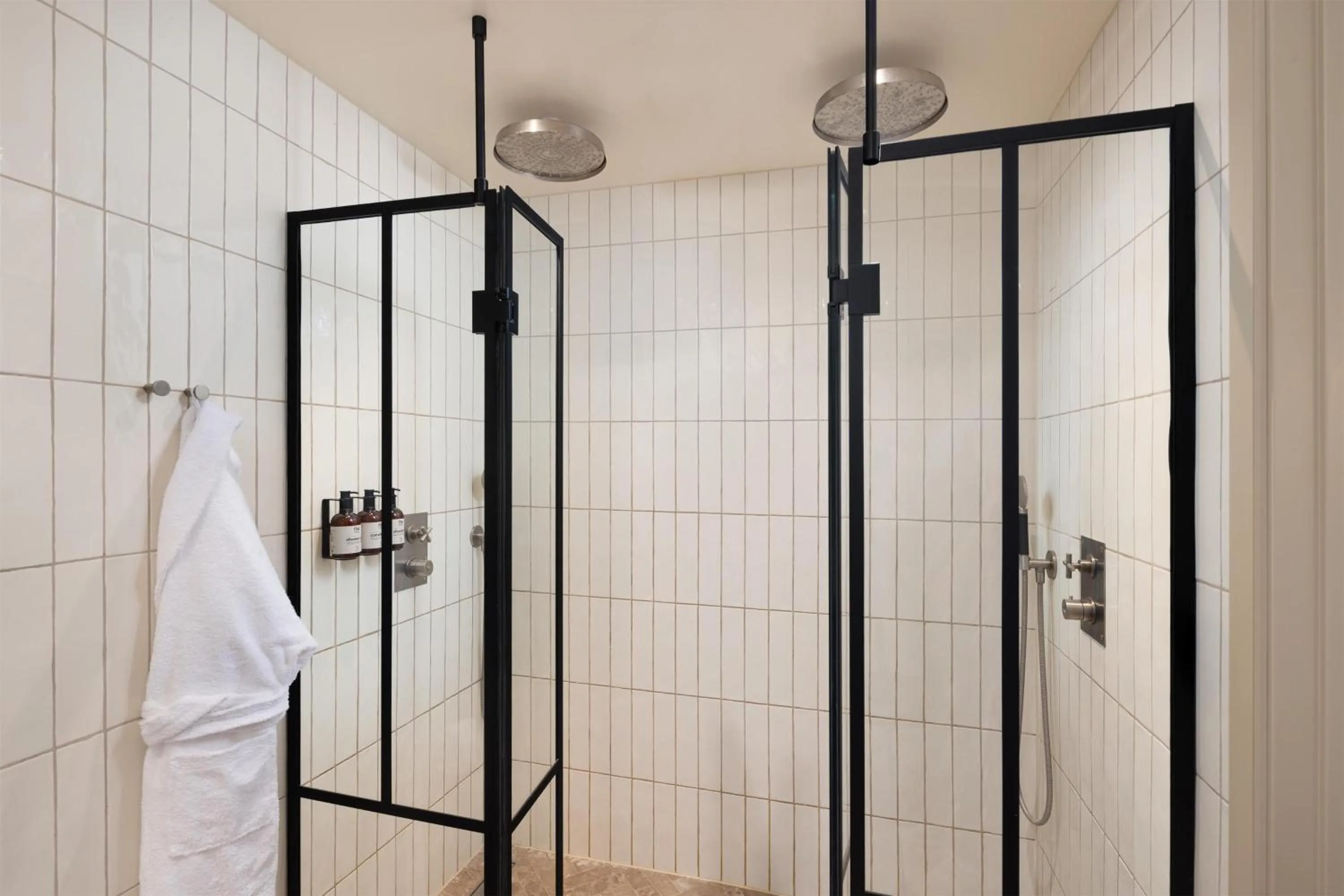 Bathroom in NH Copenhagen Grand Joanne