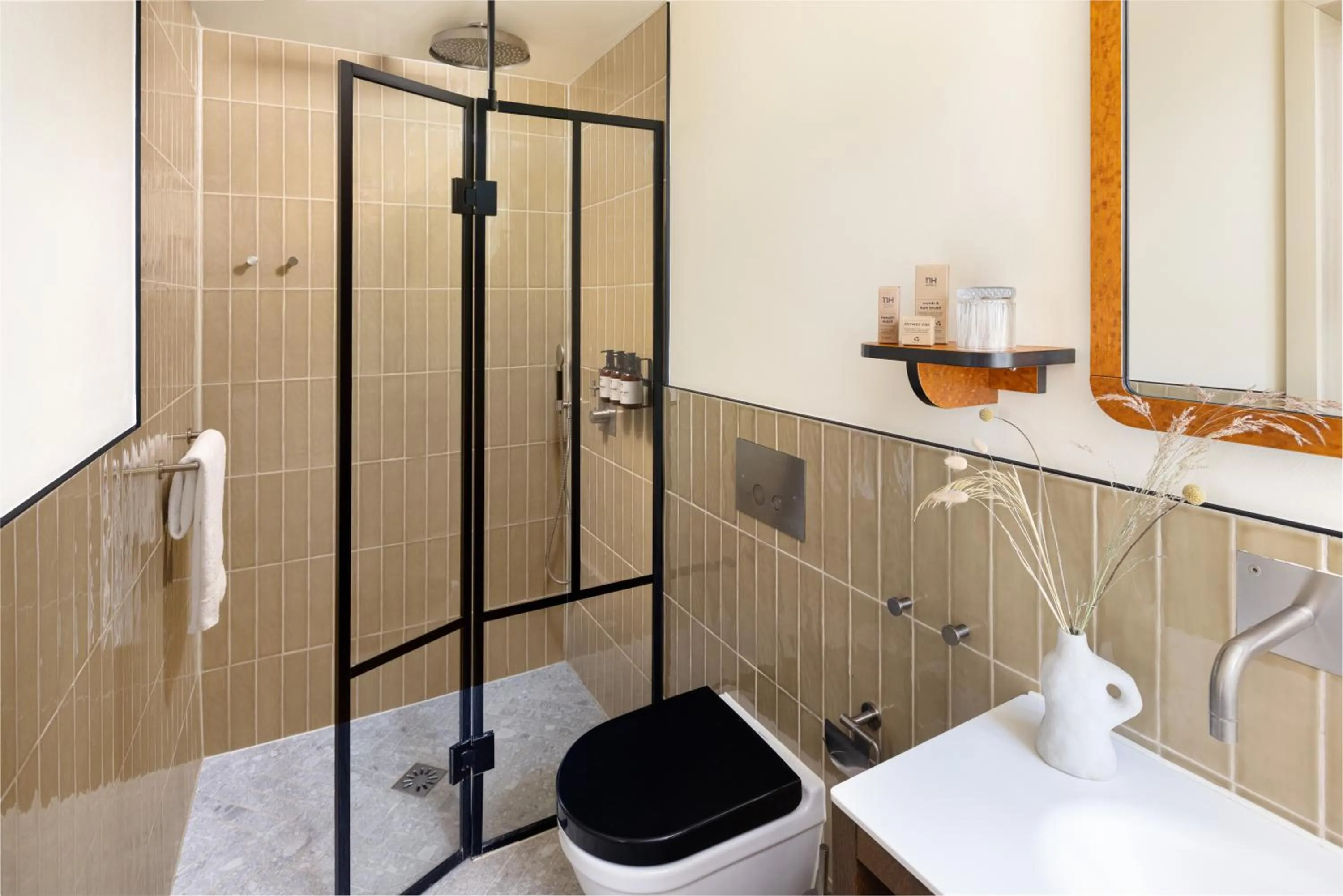 Bathroom in NH Copenhagen Grand Joanne