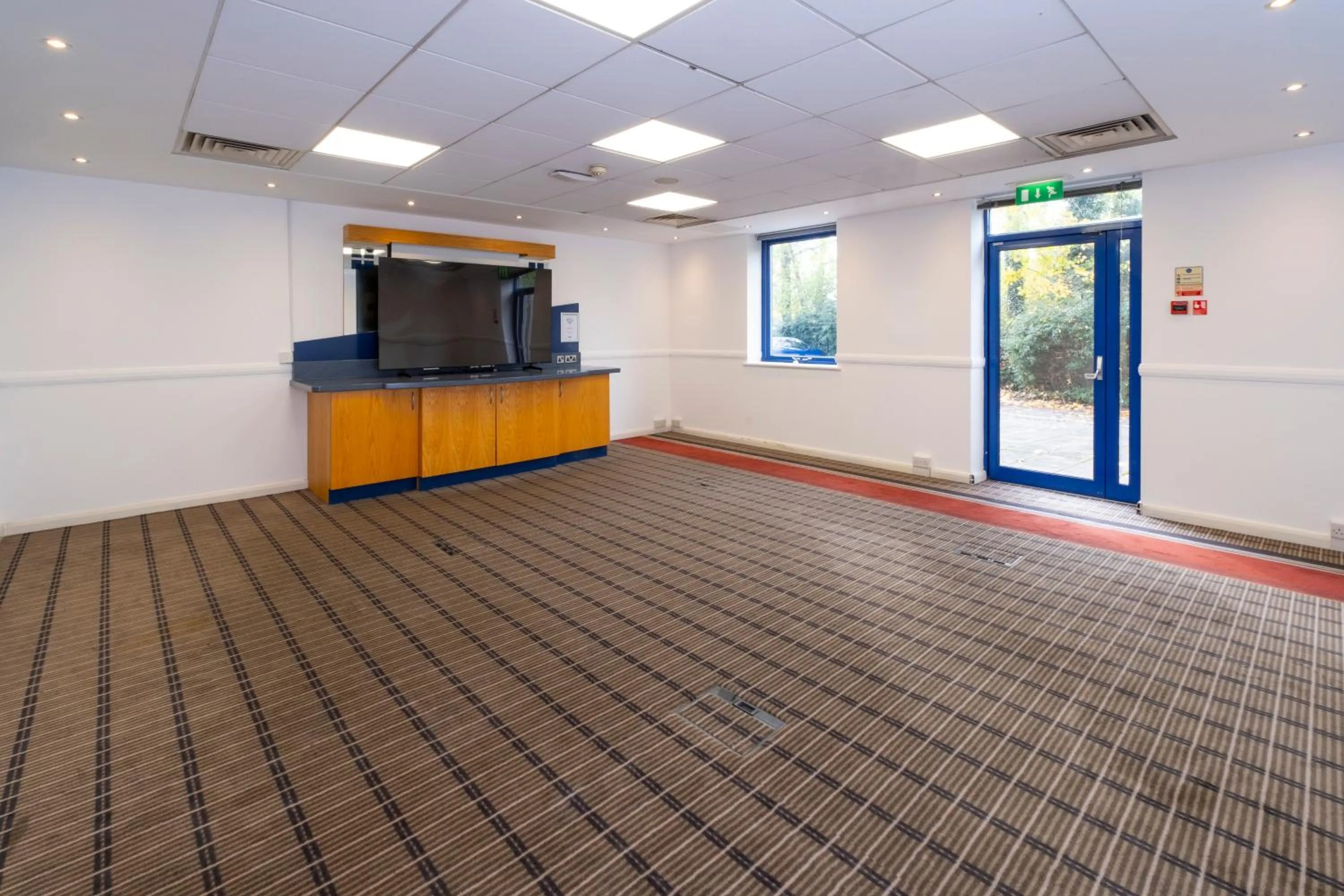 Meeting/conference room in Holiday Inn Express Droitwich Spa by IHG