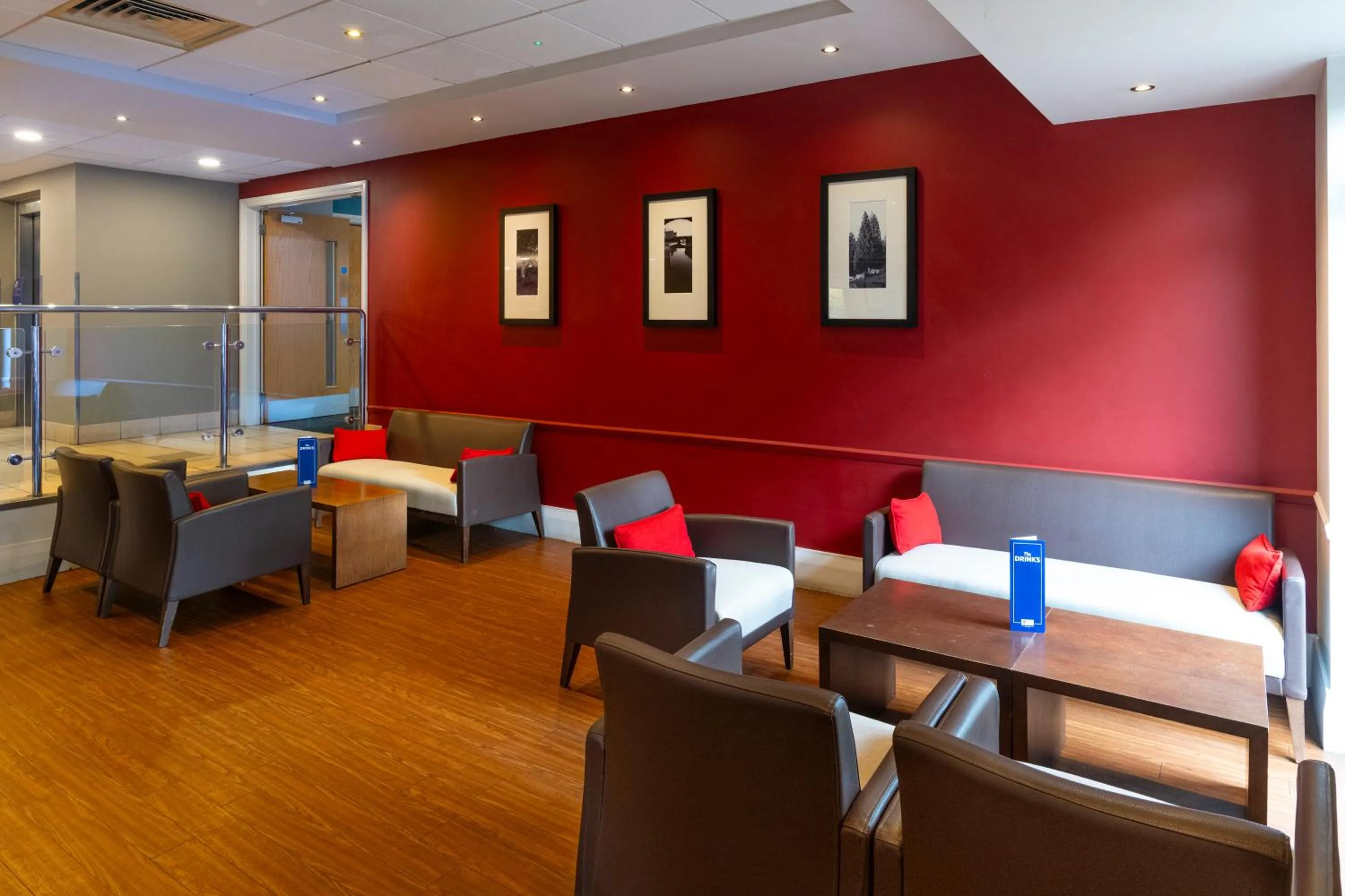 Lounge or bar in Holiday Inn Express Droitwich Spa by IHG