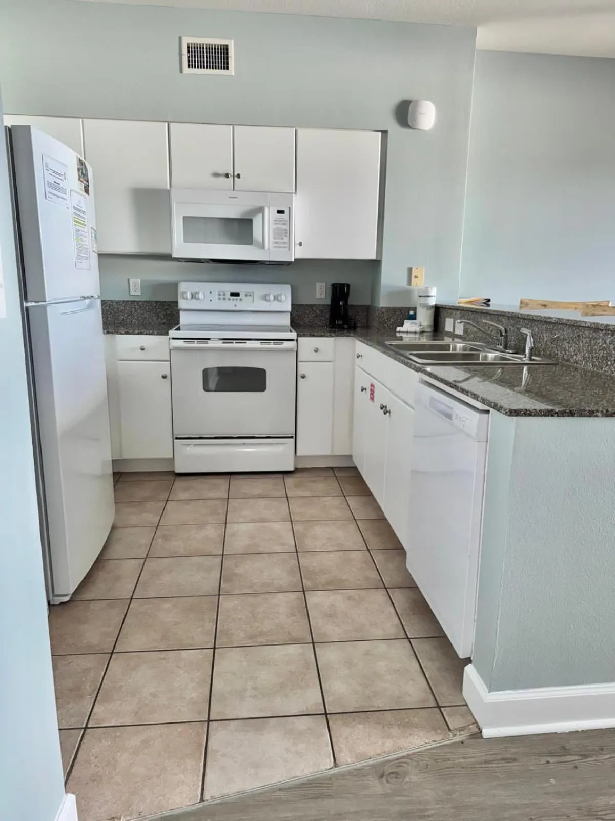 Kitchen or kitchenette in Shores of Panama Resort